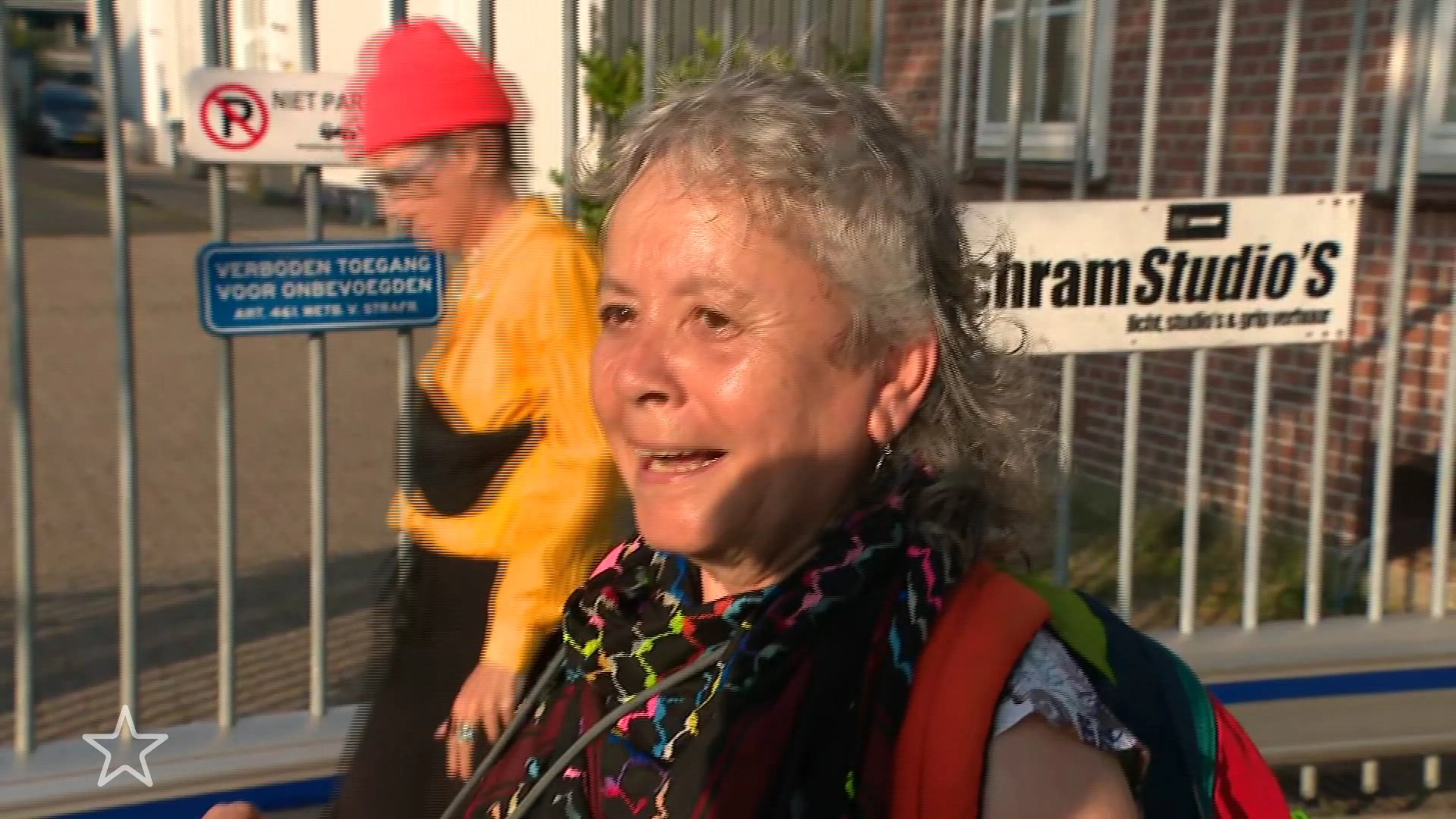 Gasten voorstelling Thijs Römer geconfronteerd met woedende Dolle Mina's