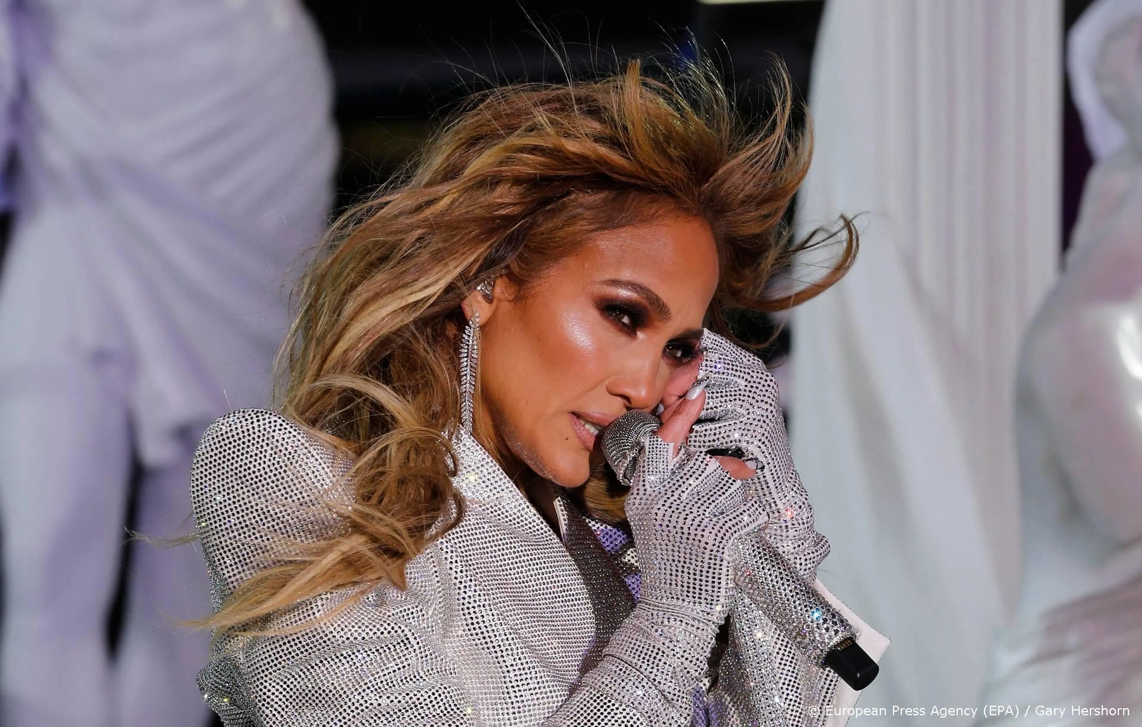 Jennifer Lopez in tranen tijdens nieuwjaarsoptreden