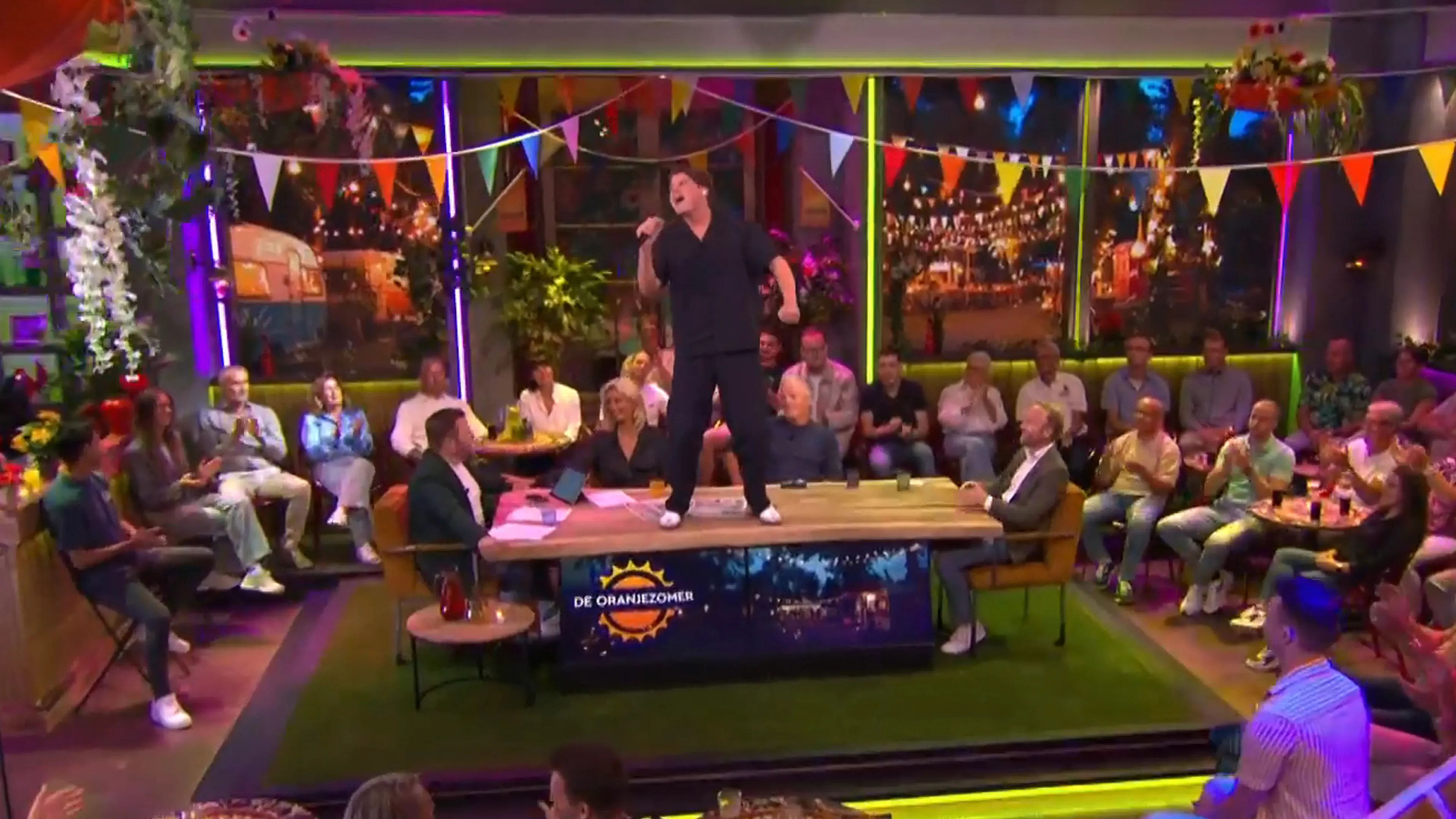 Samuel Welten zet de studio van De Oranjezomer op z'n kop met 'Alles kan kapot'