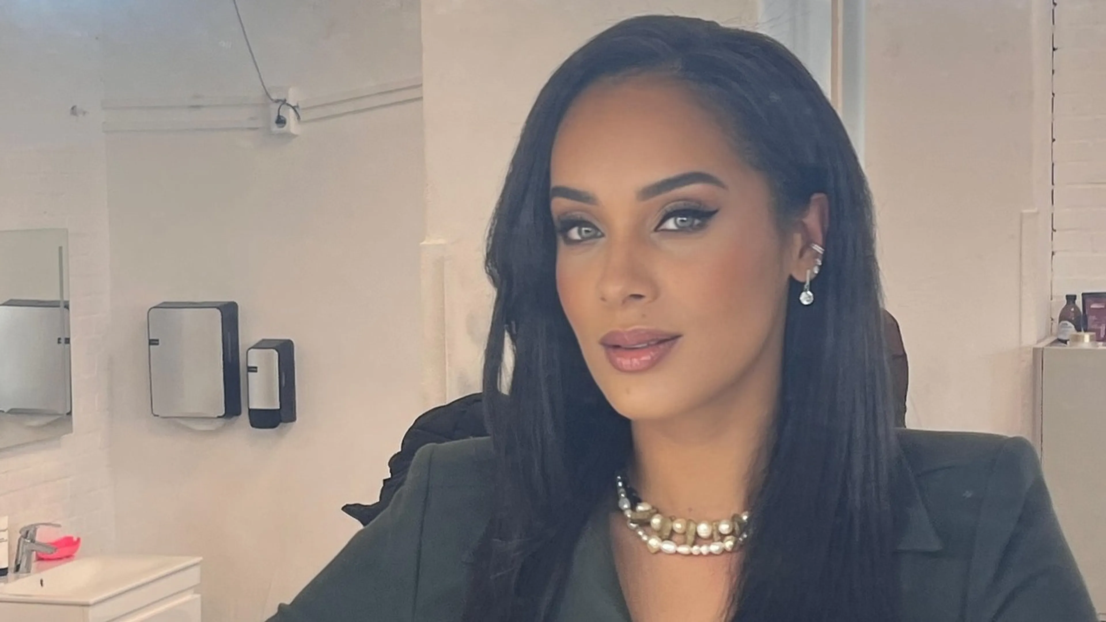 Dyantha Brooks geëmotioneerd op podium in Stars on Stage