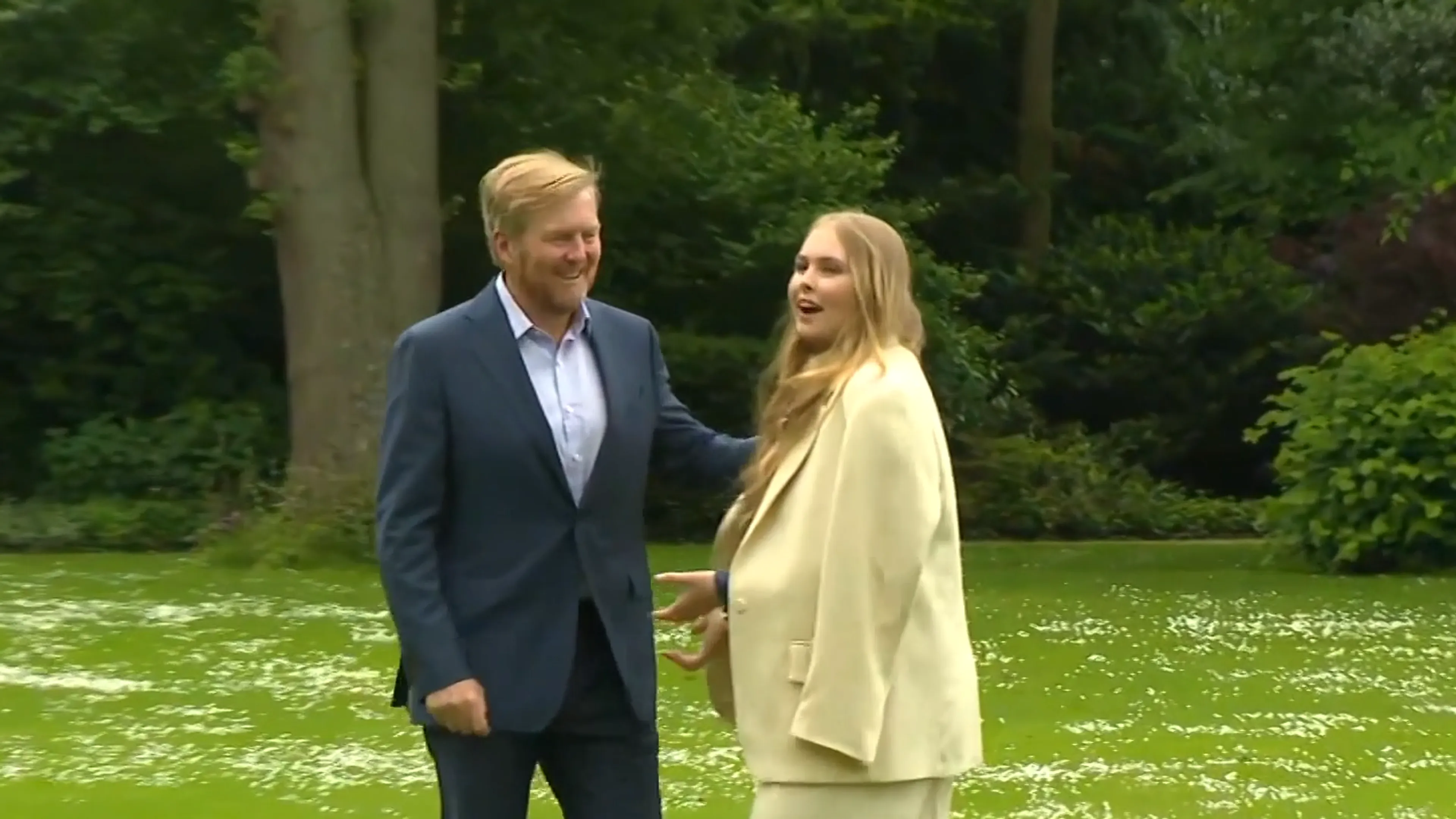ZIEN: Koning dolt met Amalia