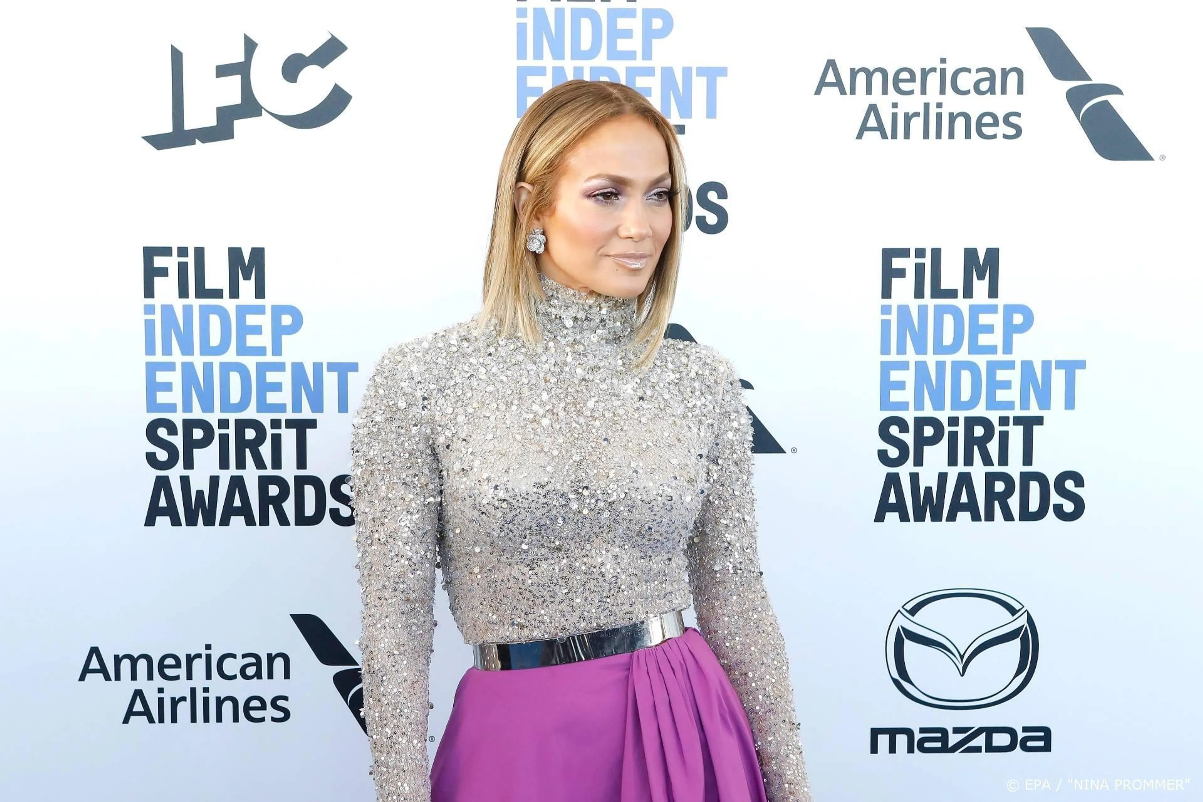 J.Lo komt met eigen schoenen- en tassencollectie