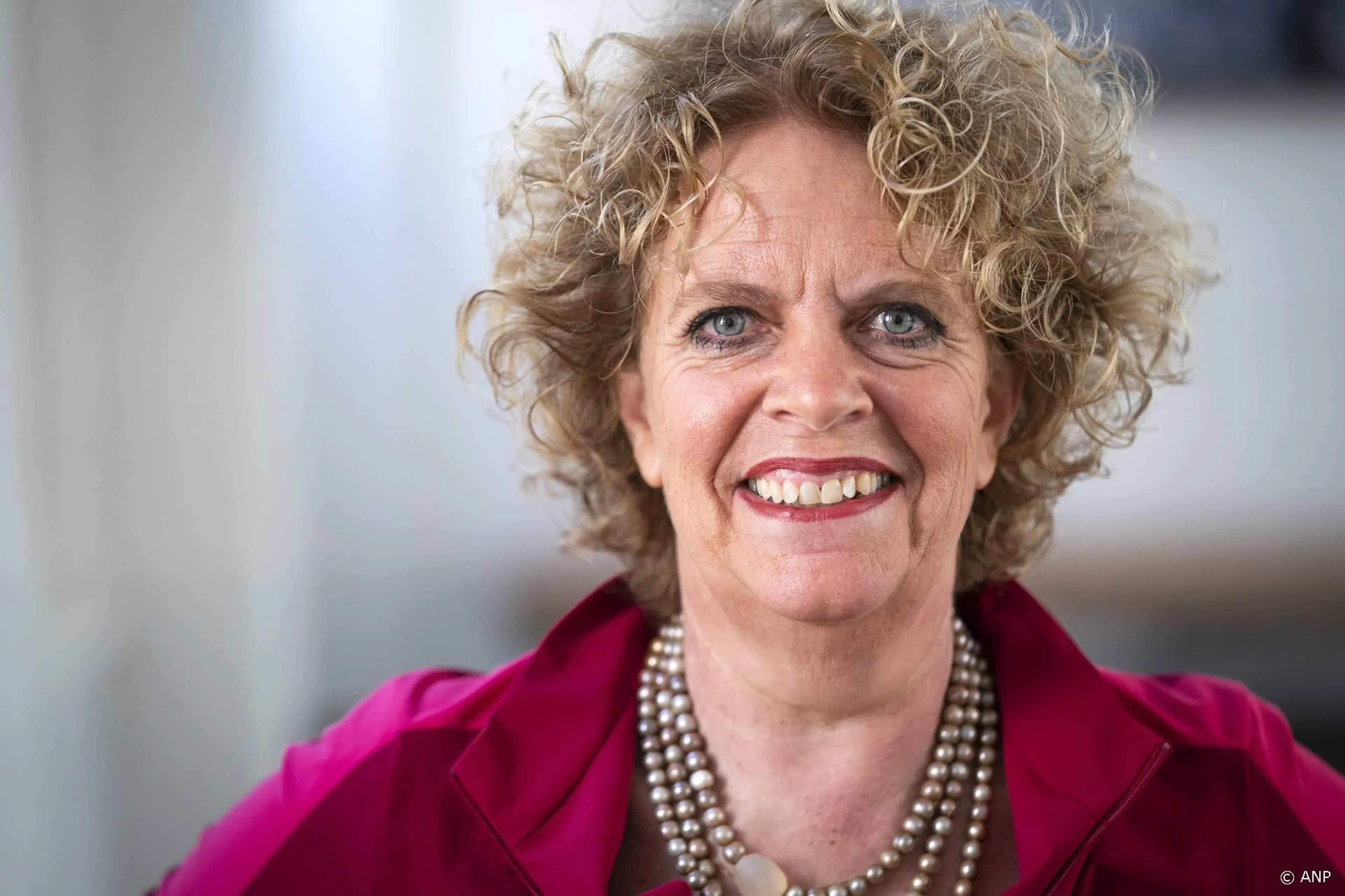 Brigitte Kaandorp is eregast op kaasmarkt in Edam