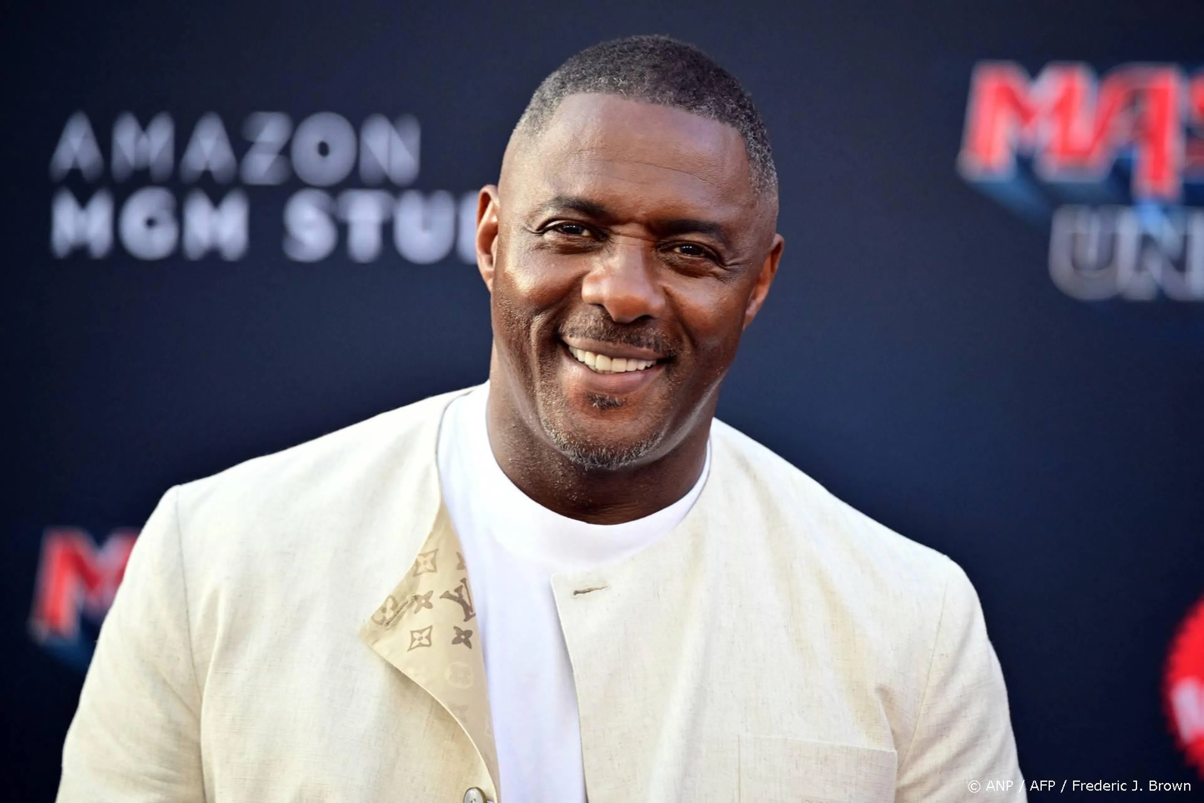Idris Elba niet in aanmerking voor James Bond-rol: 'Ze gaan voor jonger'