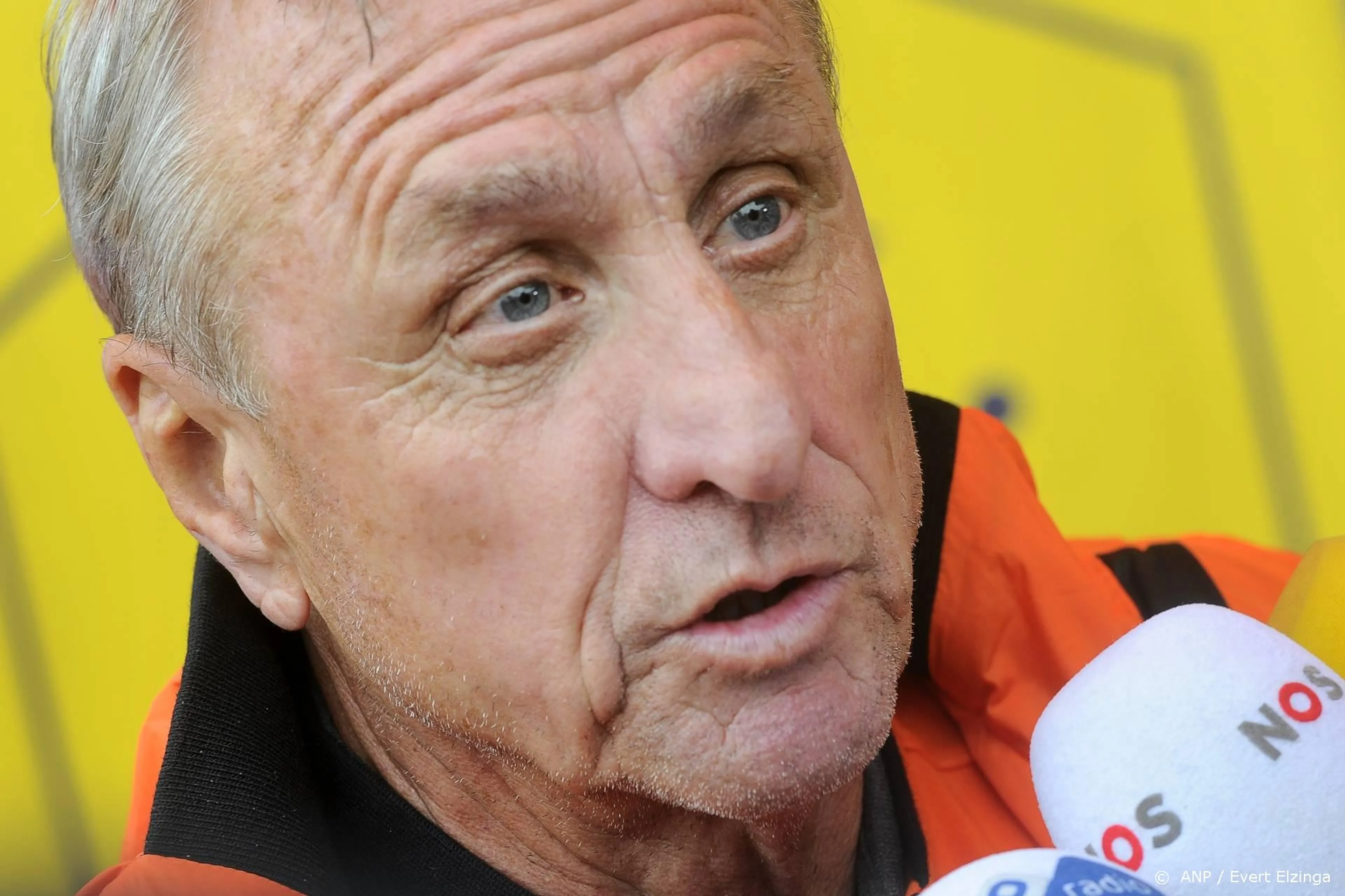 Royal Delft gaat blauwe tegeltjes met Cruijff-quotes maken