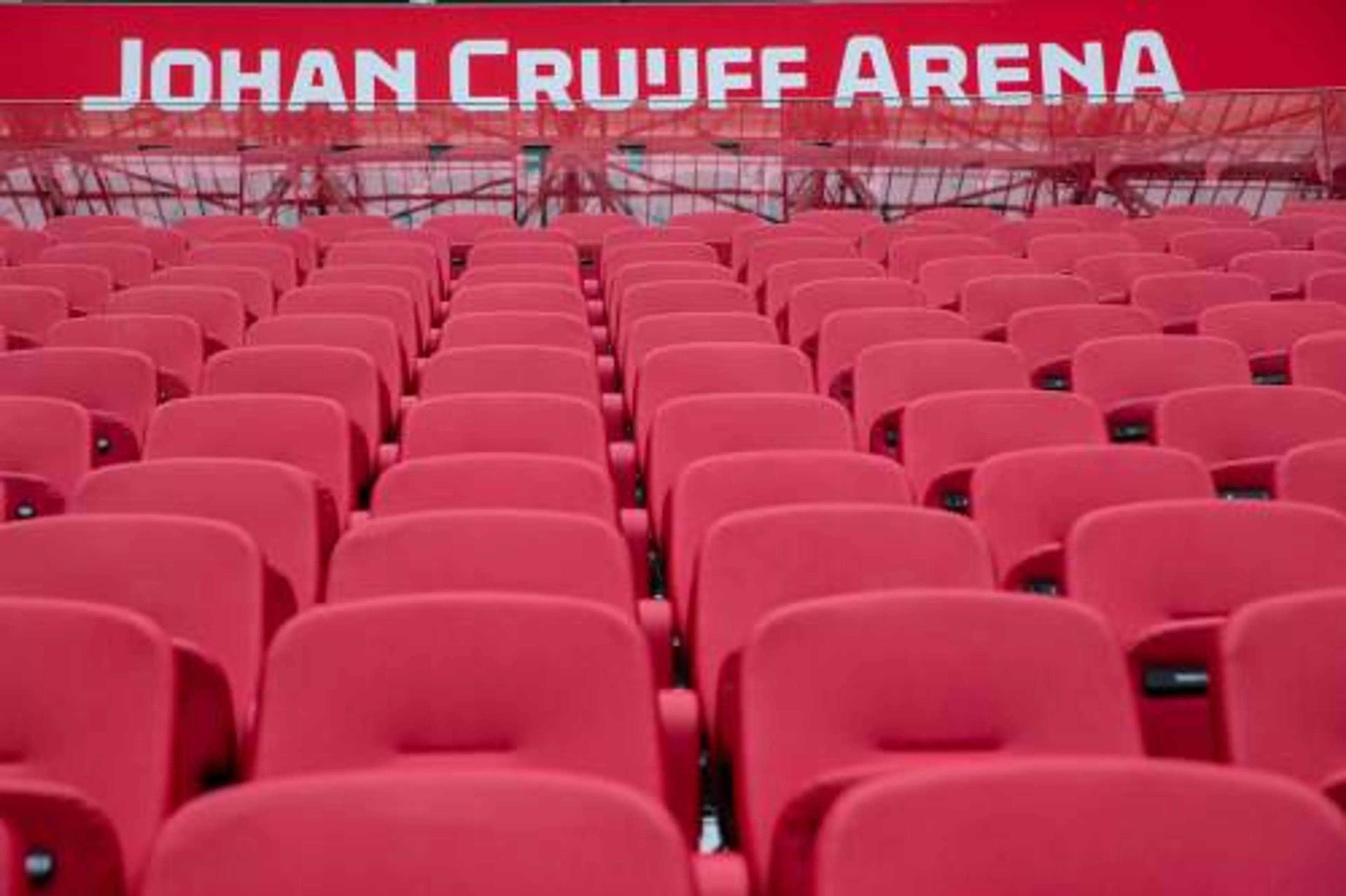 Oranje zonder fans tegen Polen en Italië