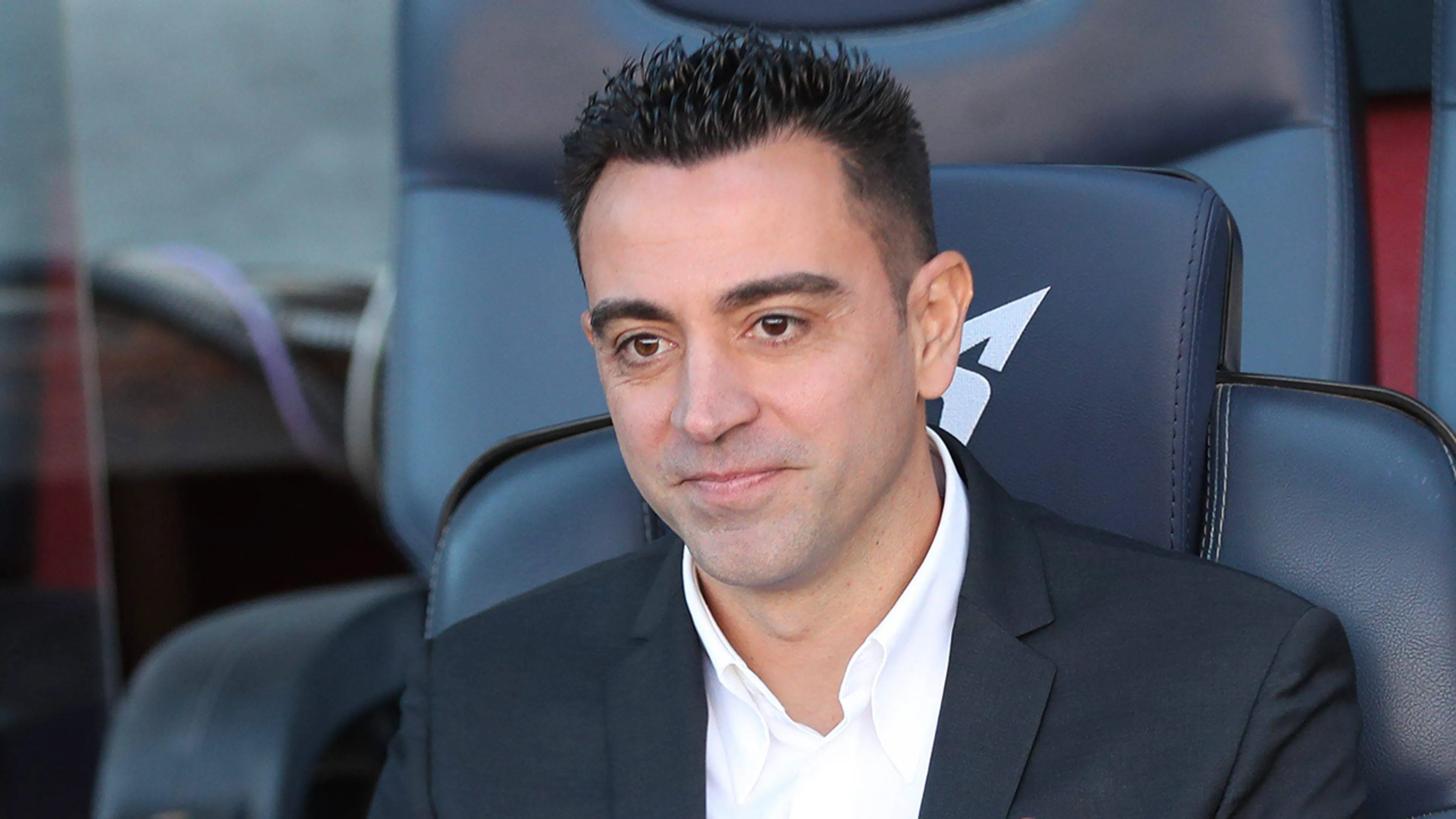 Xavi nodigt zieke Van Gaal uit voor thuiswedstrijd FC Barcelona