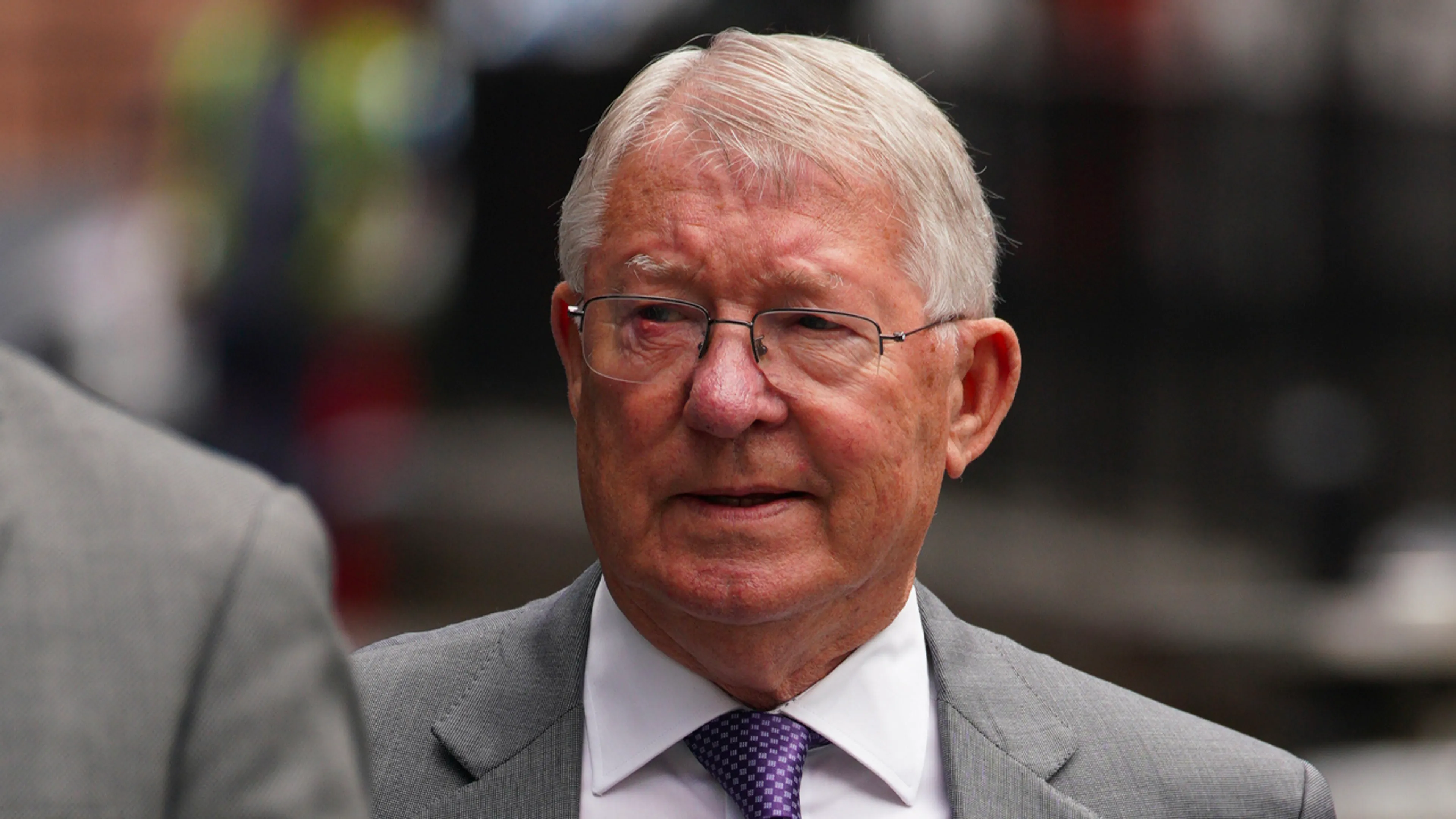 'Manchester United beëindigt ambassadeurscontract Sir Alex Ferguson om kosten te besparen'