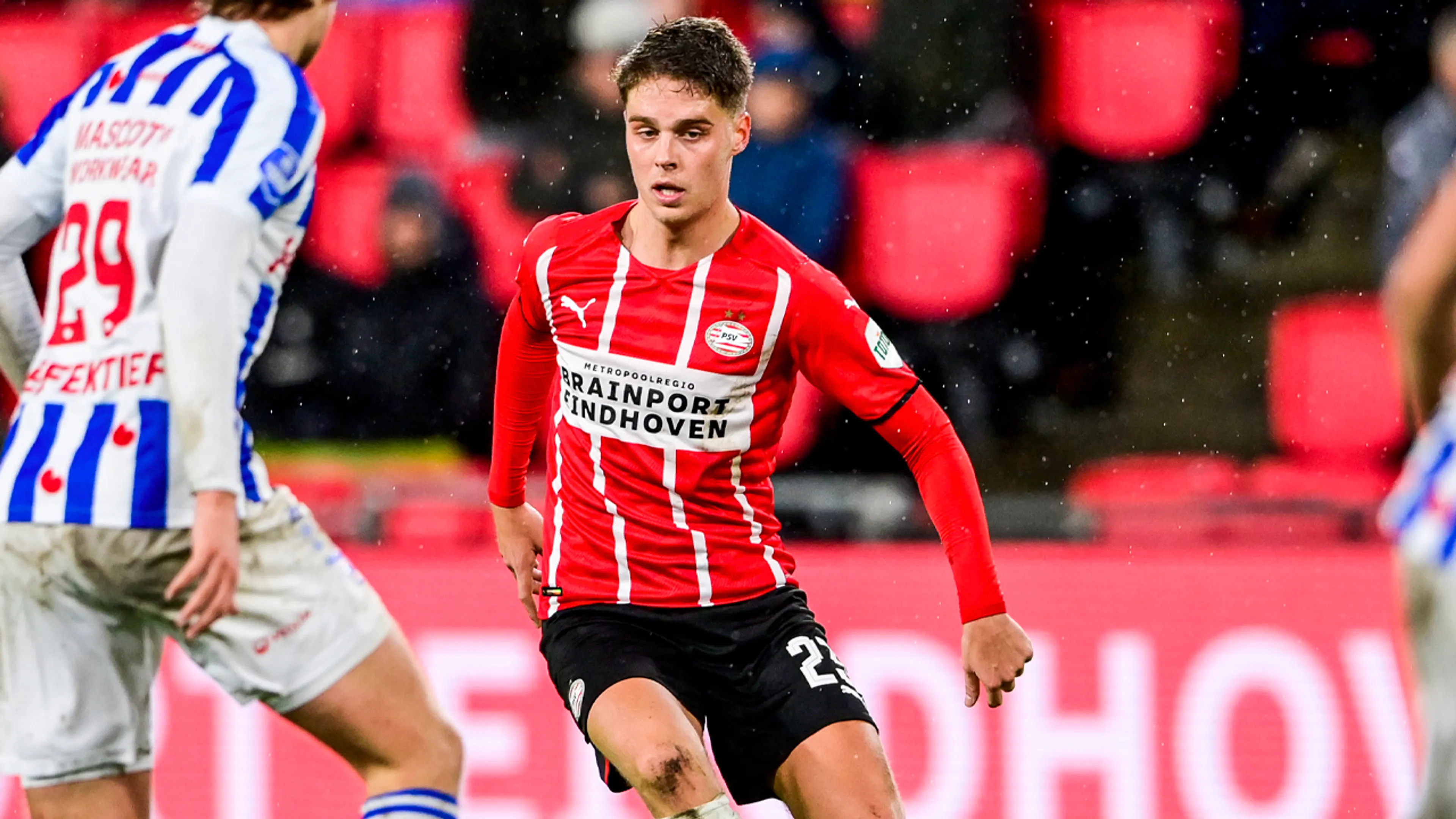 PSV wint dankzij doelpunt Veerman met 3-1 van Heerenveen