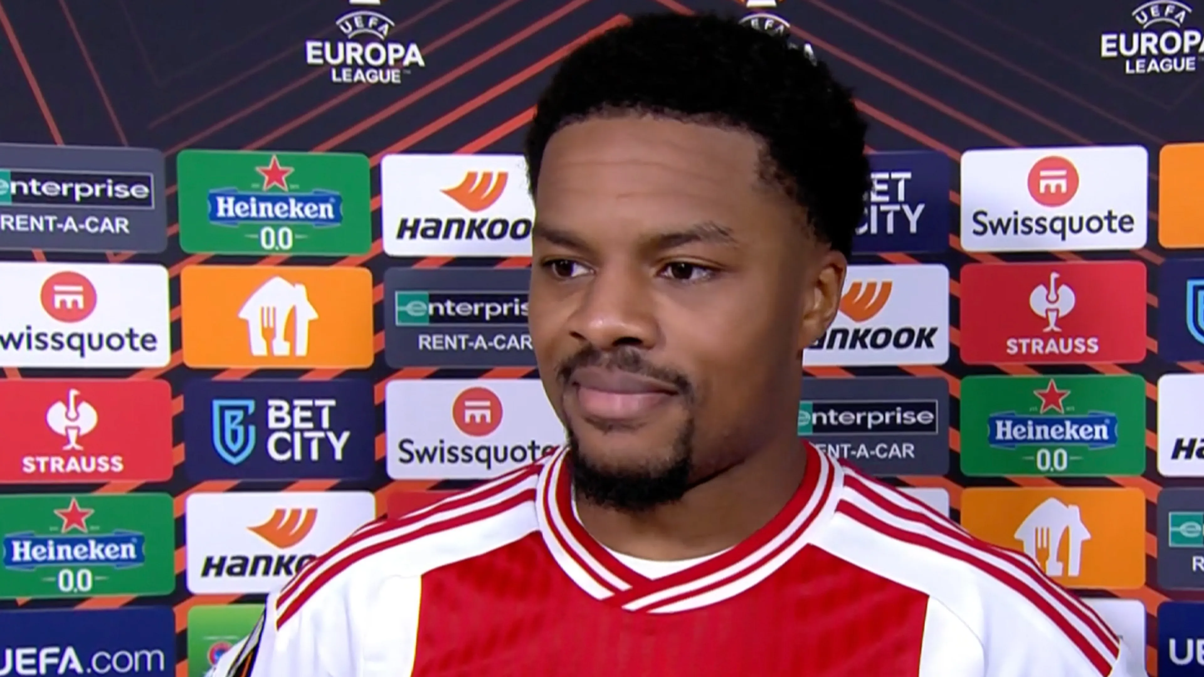 Akpom baalt ondanks zege en twee goals van gemiste kansen tegen AEK Athene
