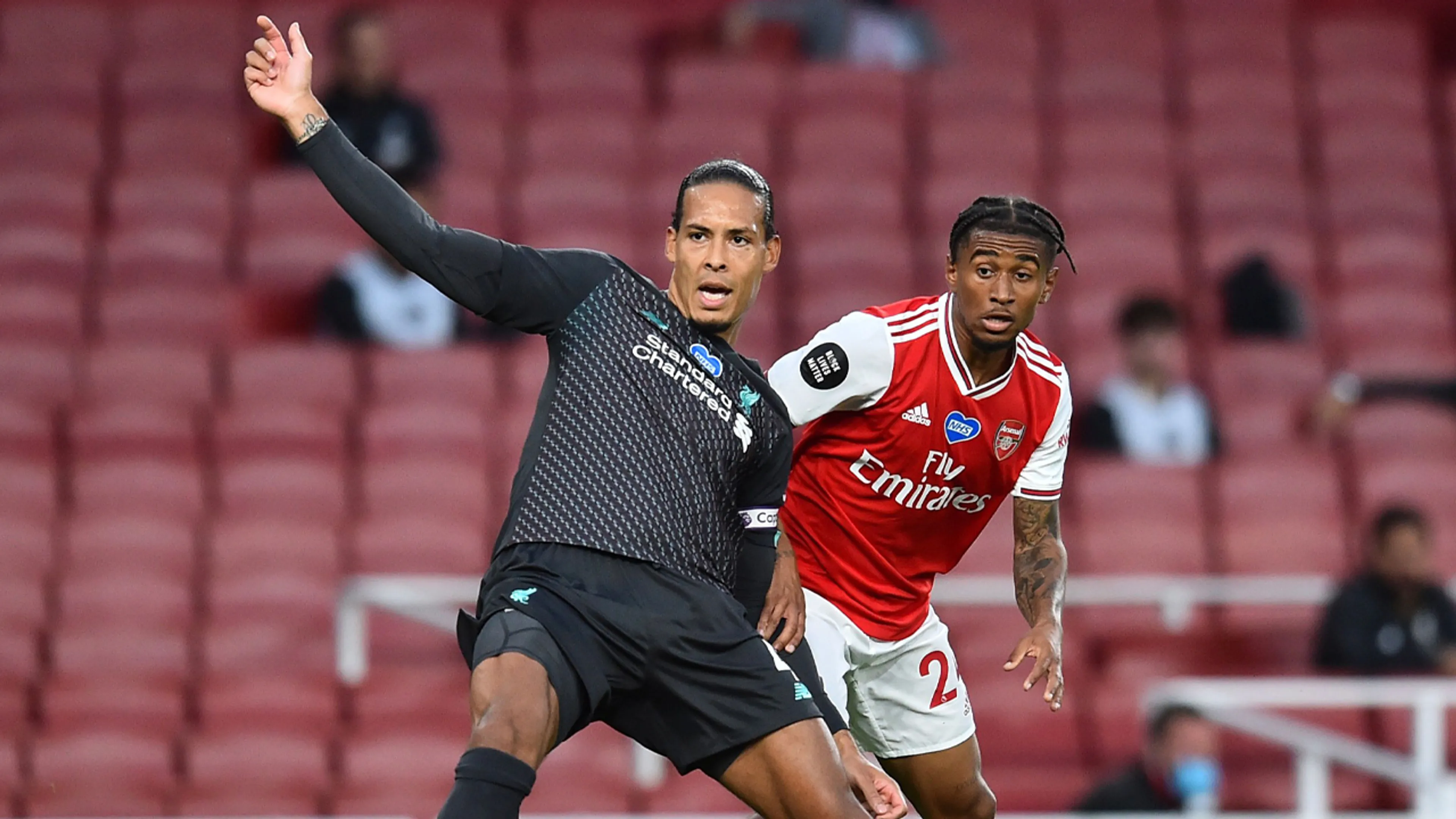 ZIEN: Van Dijk en Alisson blunderen in Londen tegen Arsenal