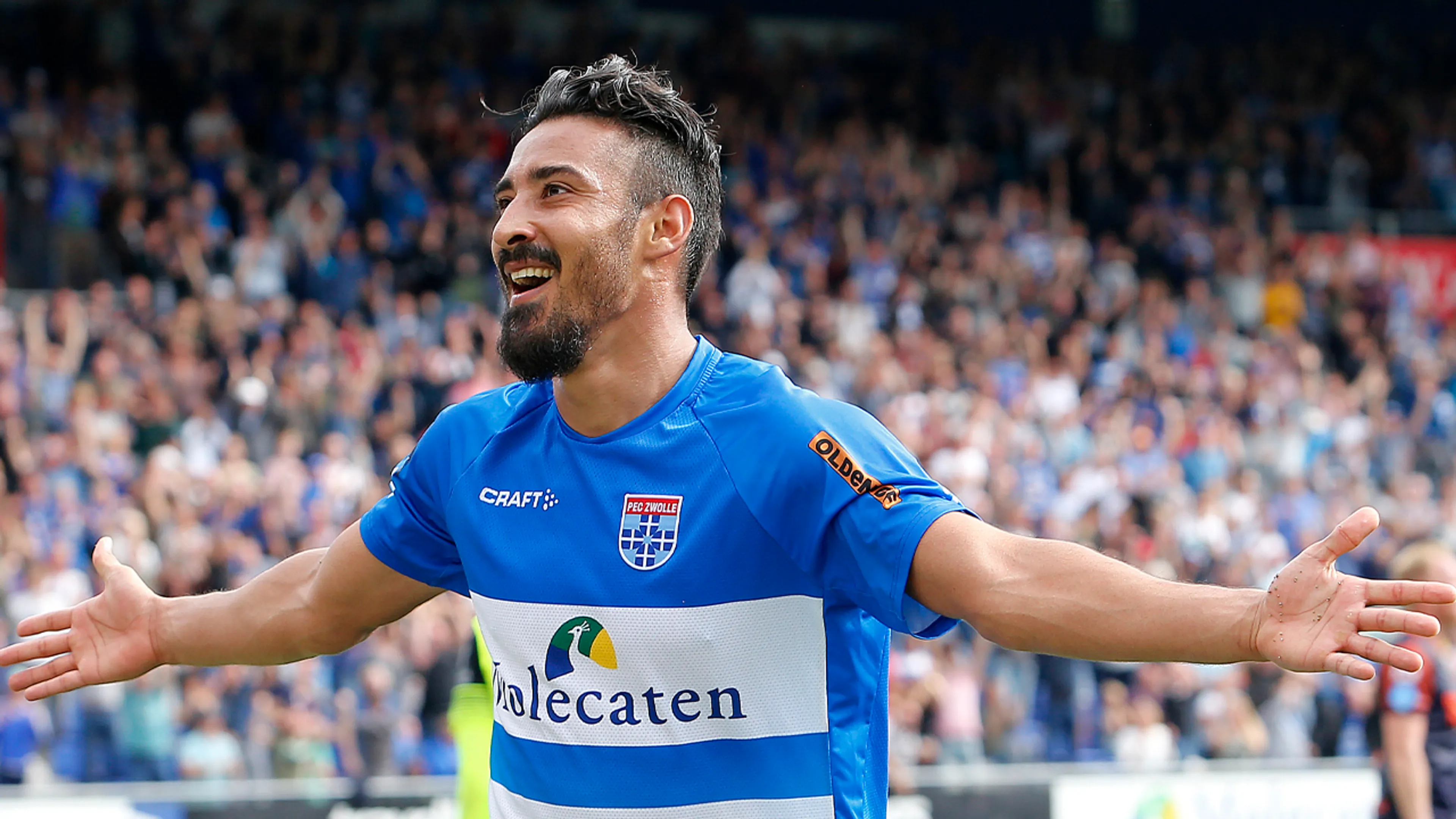 Reza scoort 4 keer in half uur bij debuut PEC