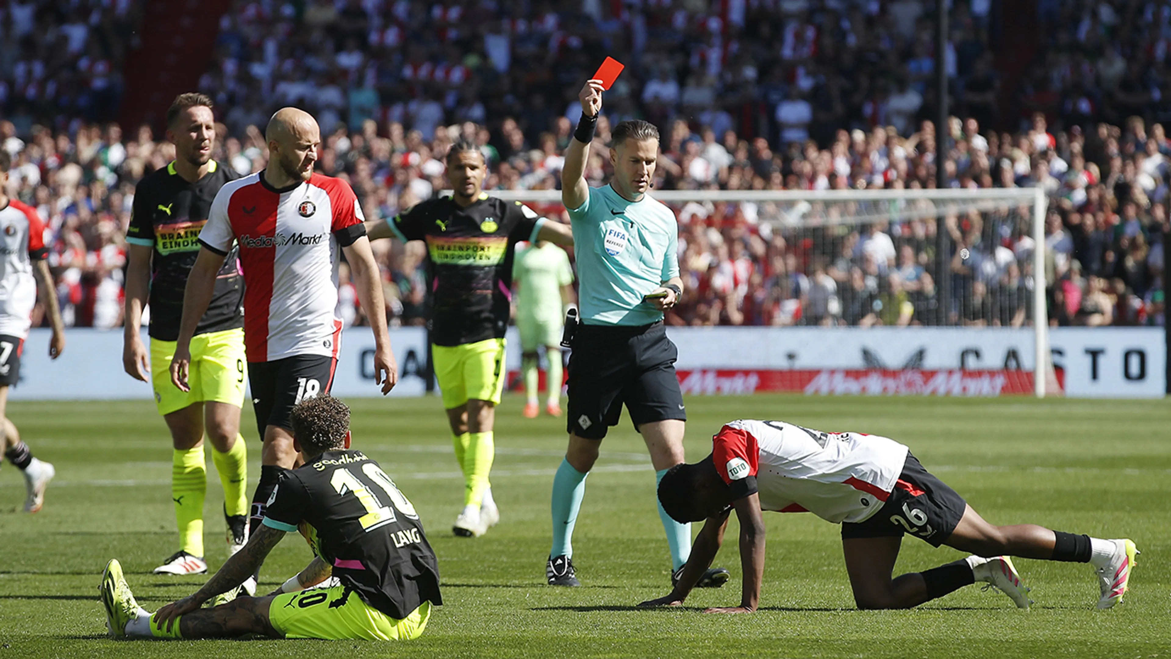 Goed nieuws voor Feyenoord: rode kaart voor Givairo Read tegen PSV geseponeerd