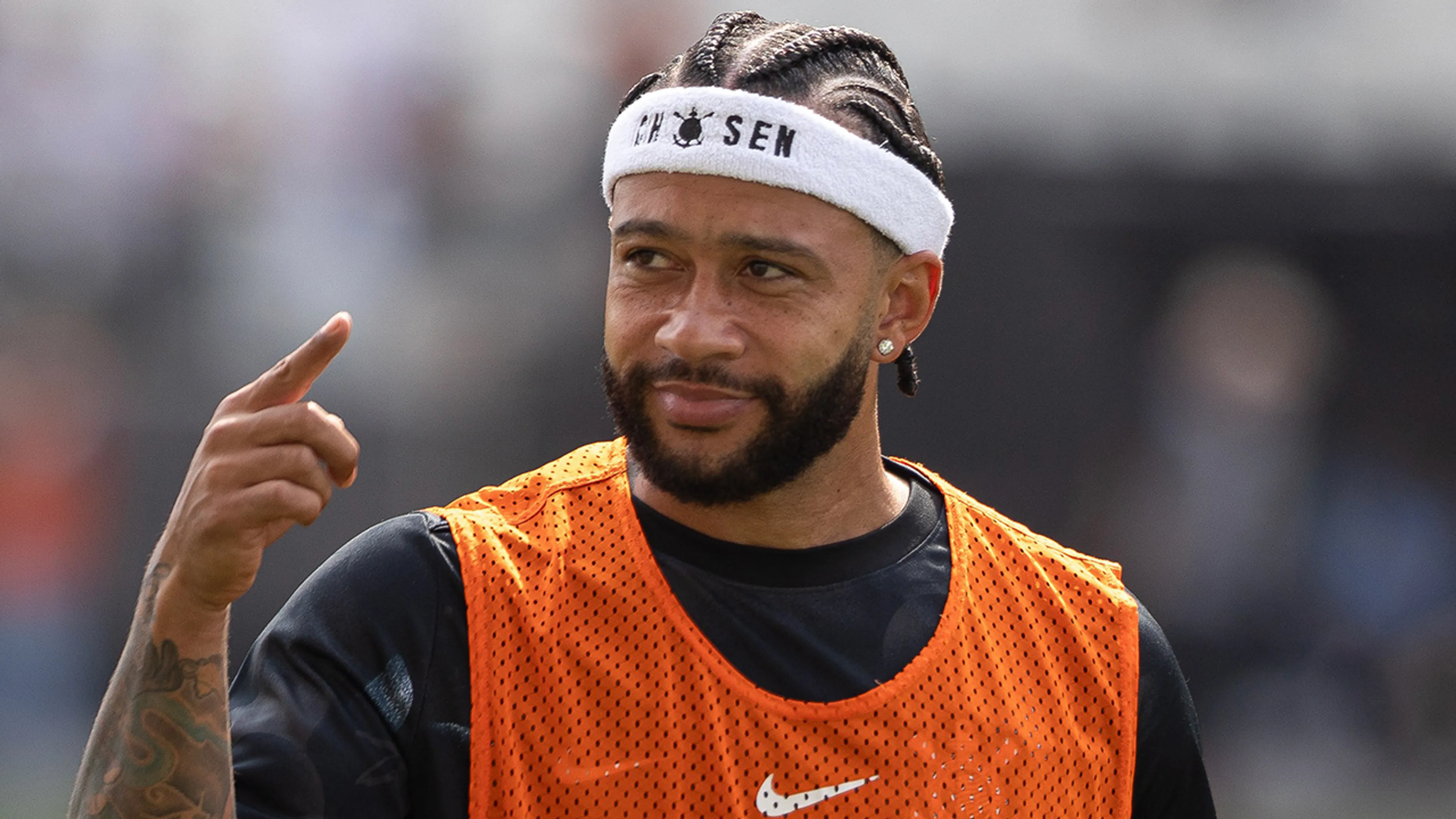 'Terugkeer Memphis Depay wederom vertraagd door opvallende oorzaak'