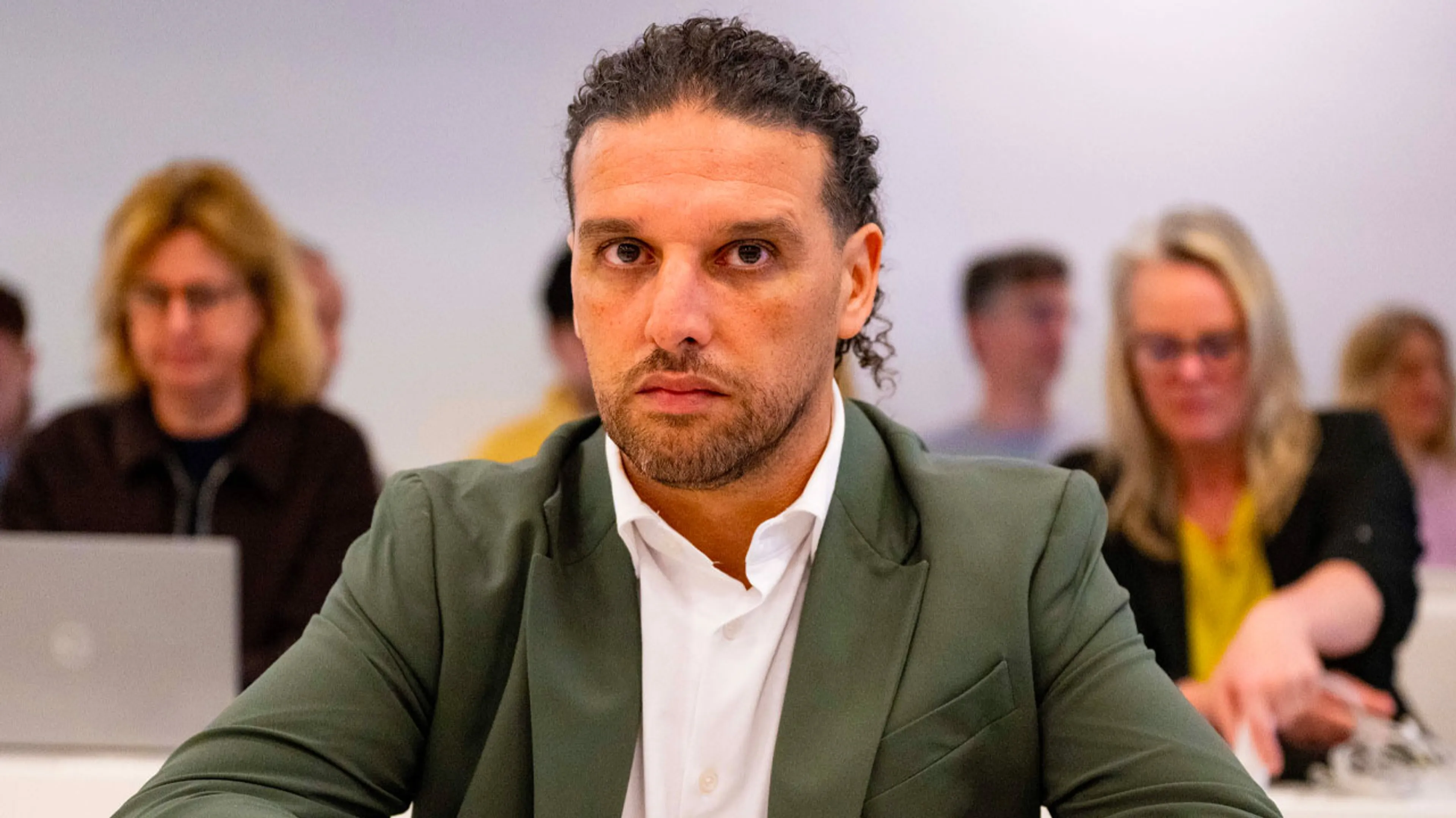 Ali B niet aanwezig bij uitspraak in hoger beroep in zedenzaak