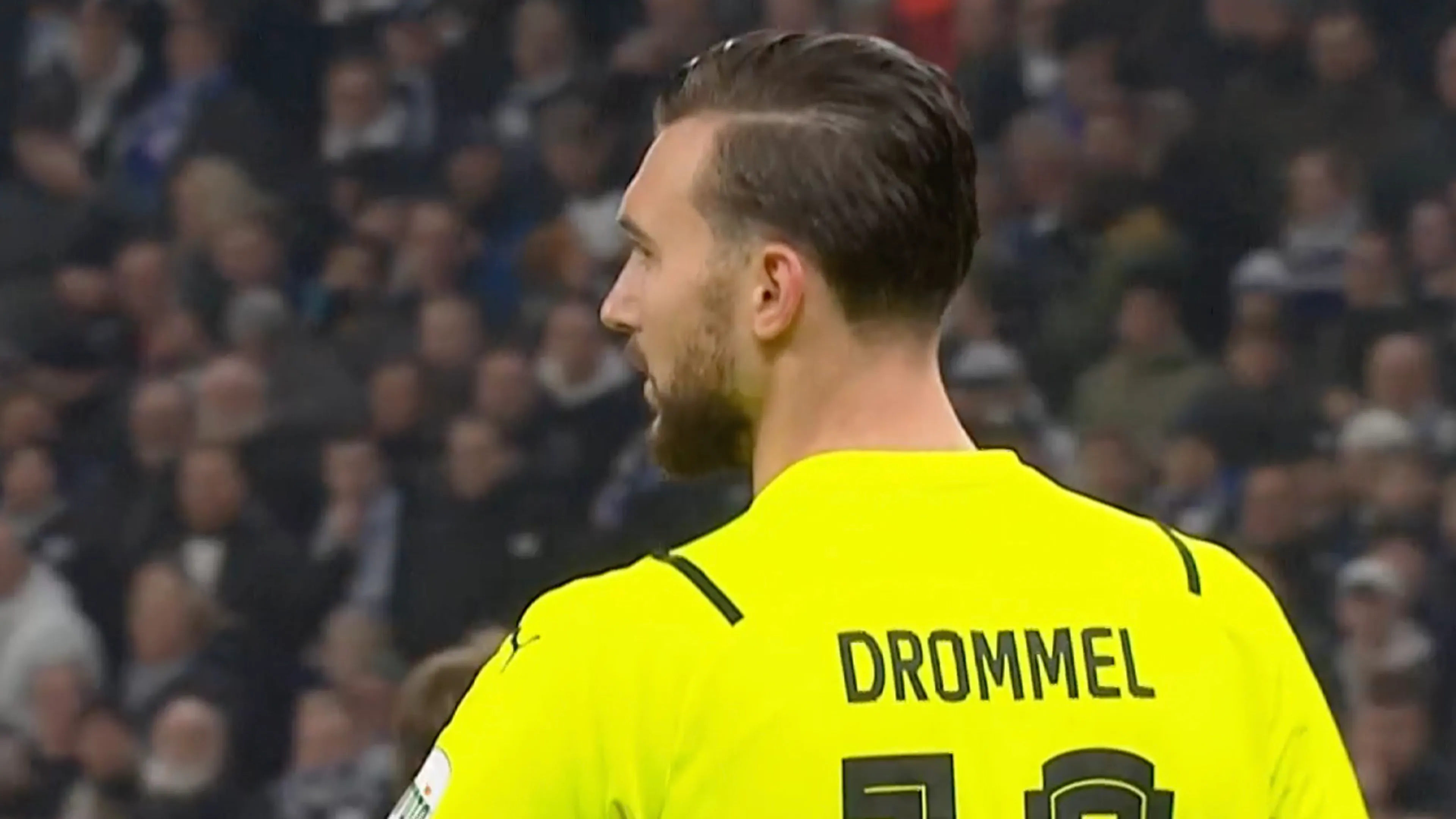 Drommel laat voorzet van FC Kopenhagen uit het niets los