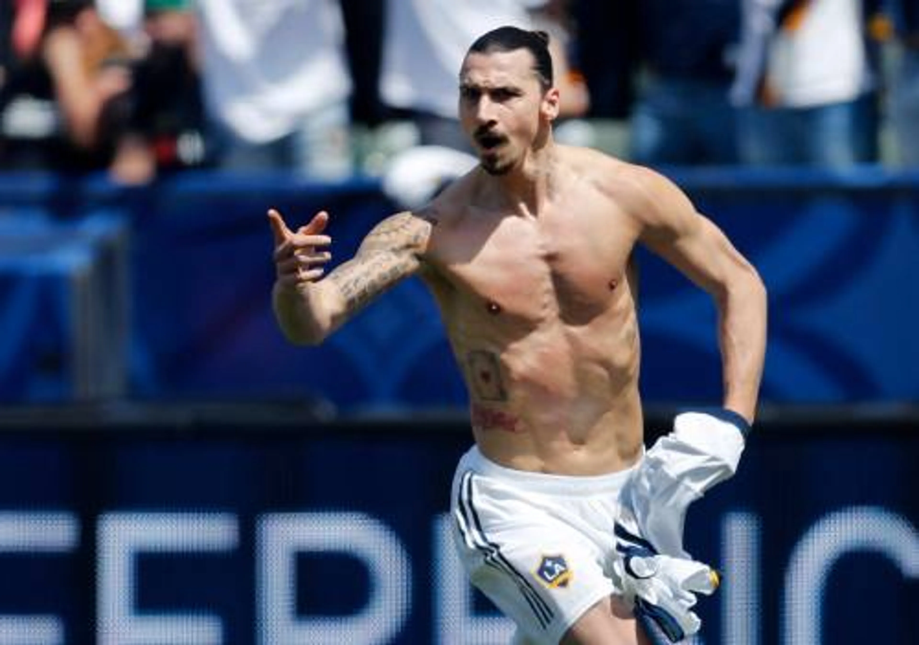 Ibrahimovic maakt vijfhonderdste doelpunt