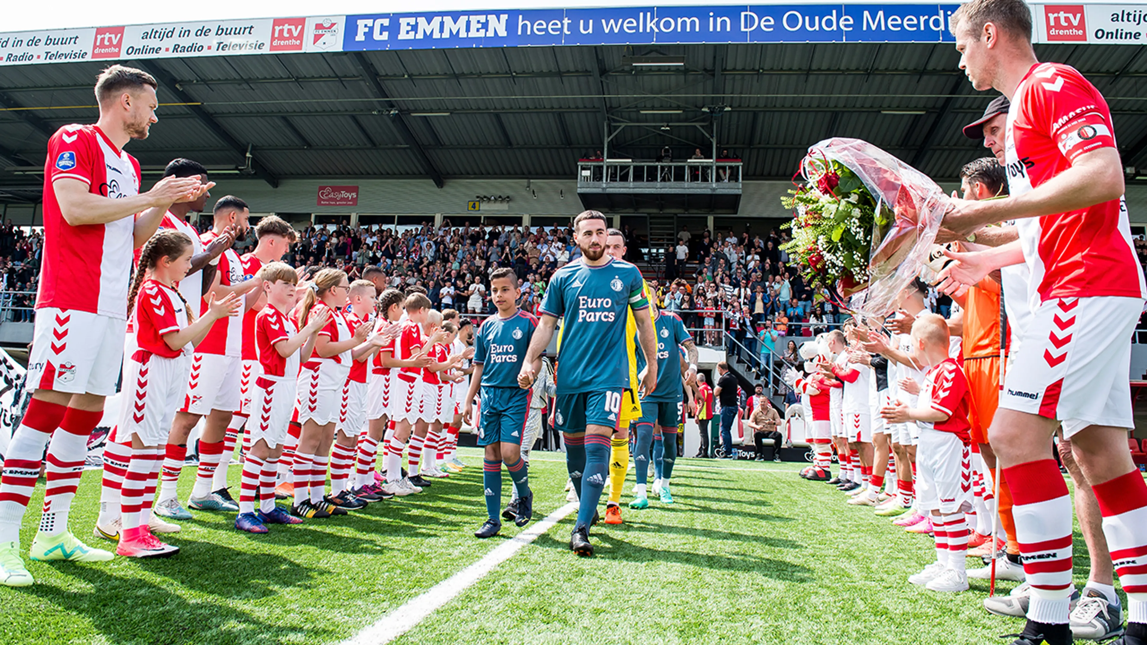 Kampioen Feyenoord stuurt FC Emmen play-offs voor degradatie in