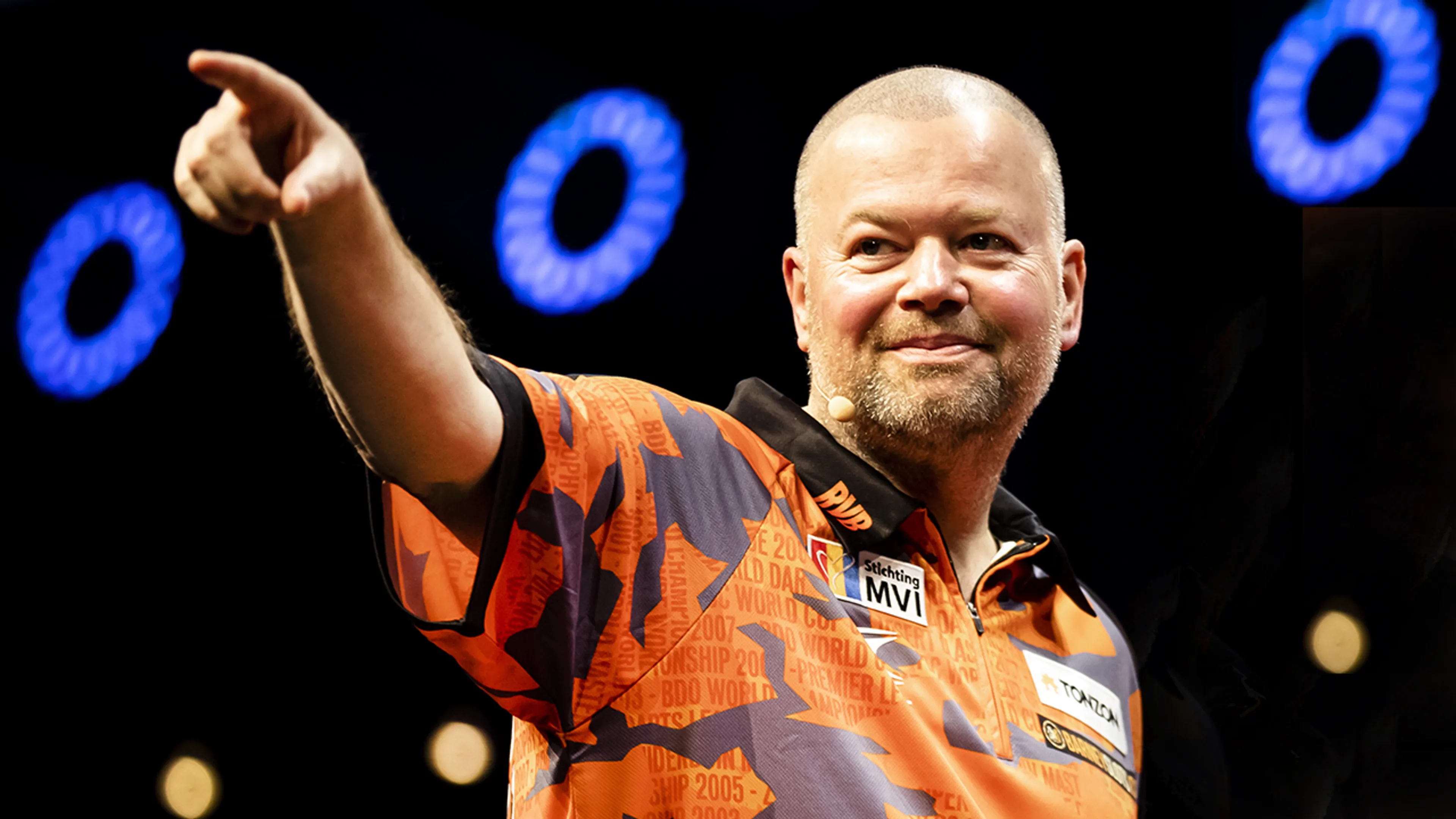 Raymond van Barneveld: 'Darters zijn mentaal verder dan voetballers'