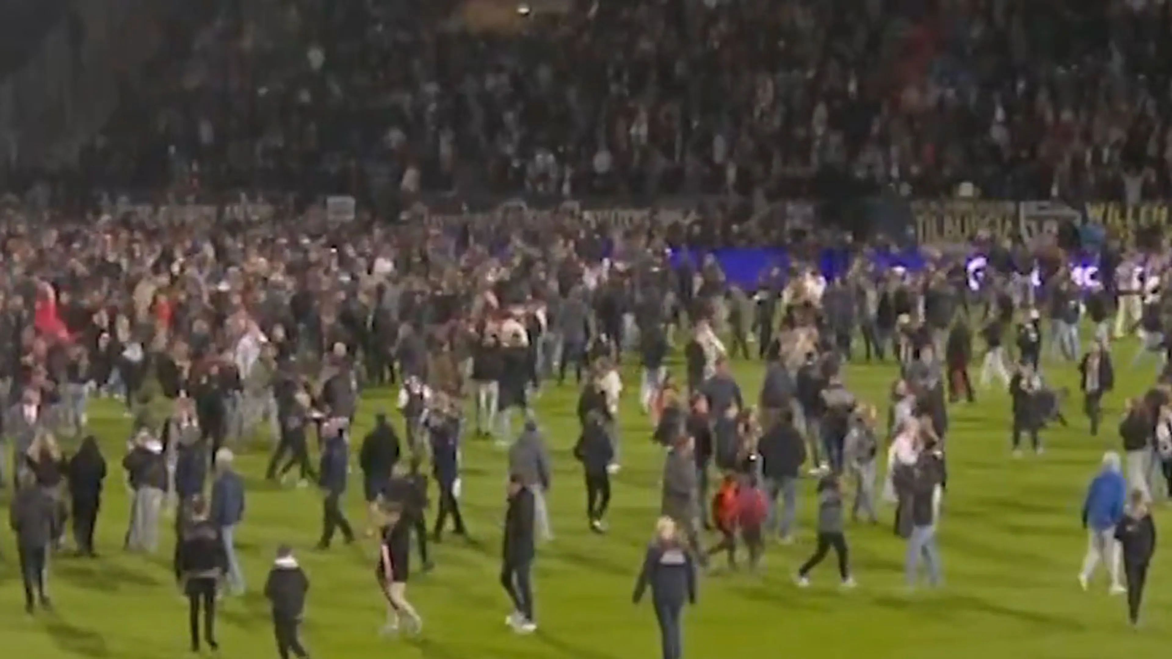 Willem II baalt van voorbarige veldbestorming en wil fans boete van 1000 euro opleggen