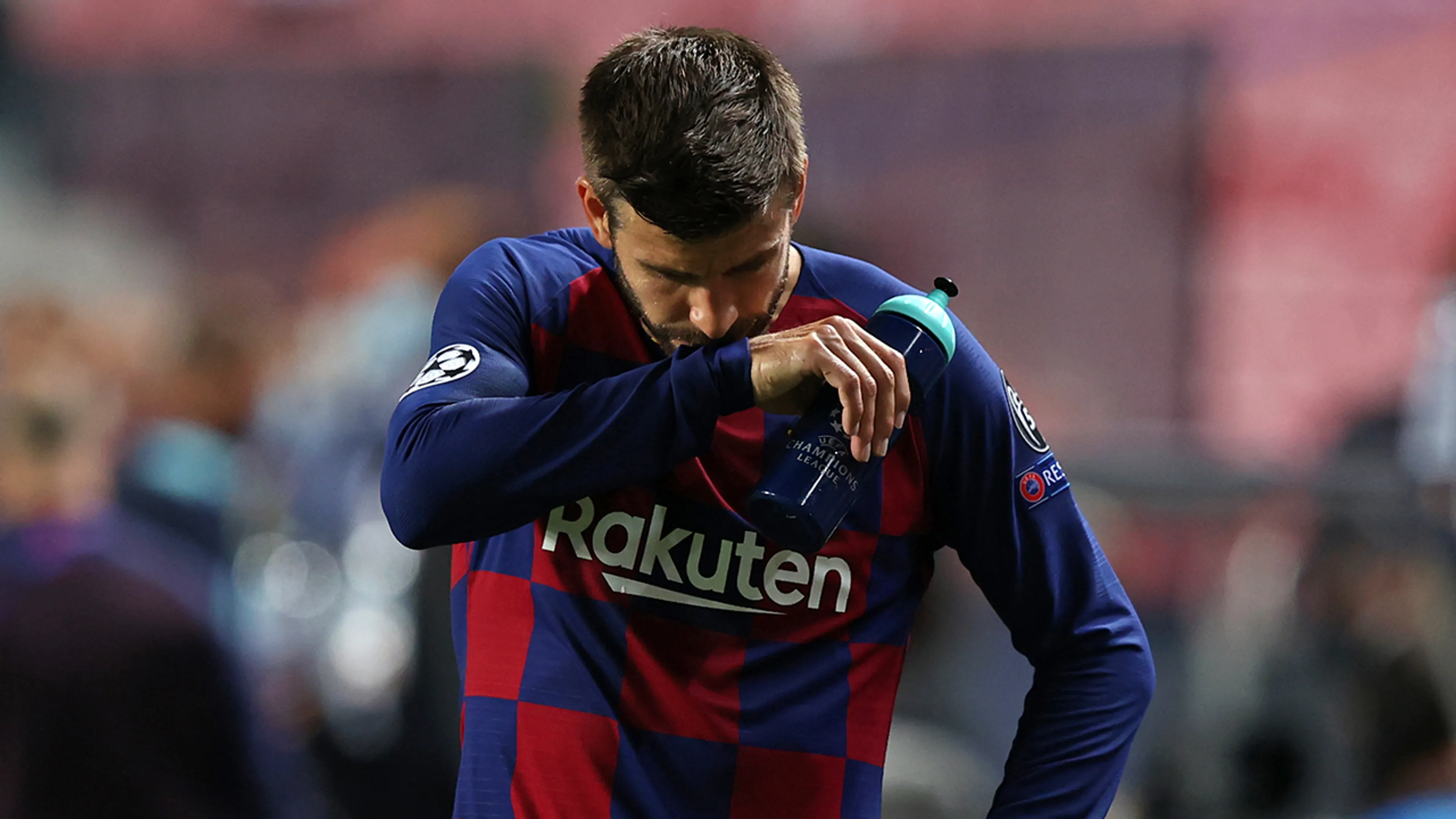 Blessure Piqué vergroot zorgen van Koeman