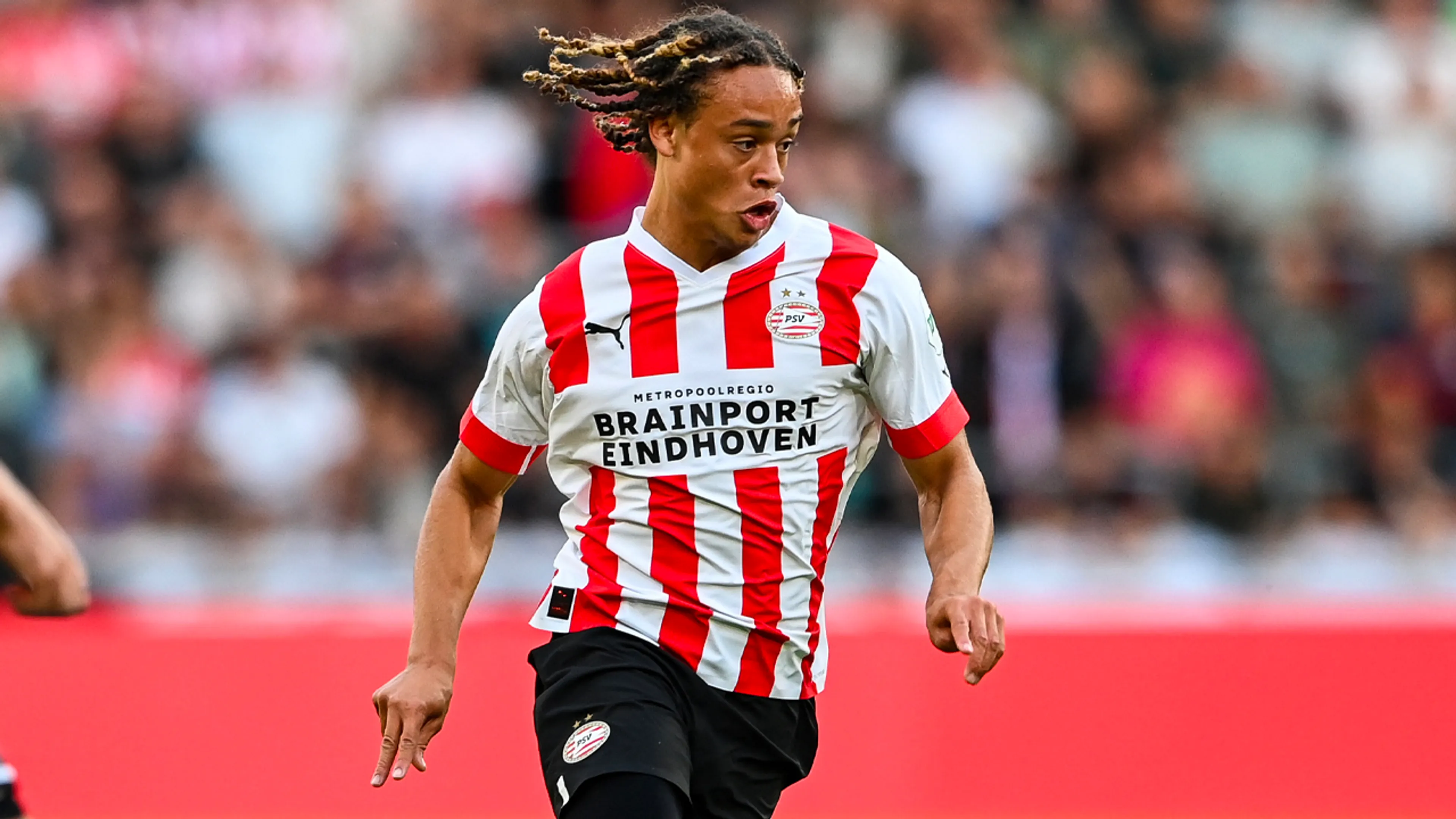 PSV boekt ruime zege op promovendus FC Emmen