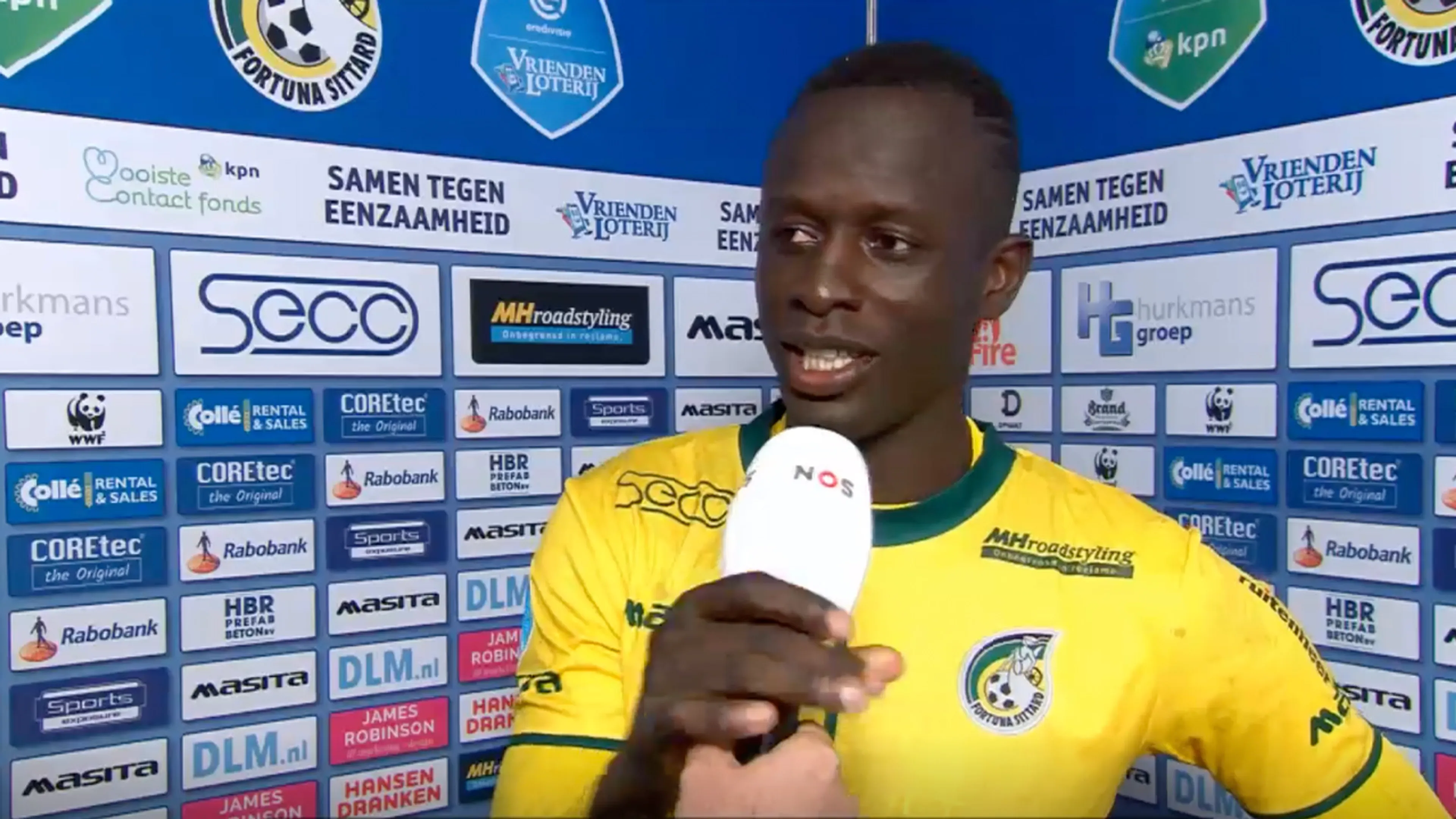 CLASSIC: Fortuna-middenvelder Ciss neemt microfoon steeds over van interviewer