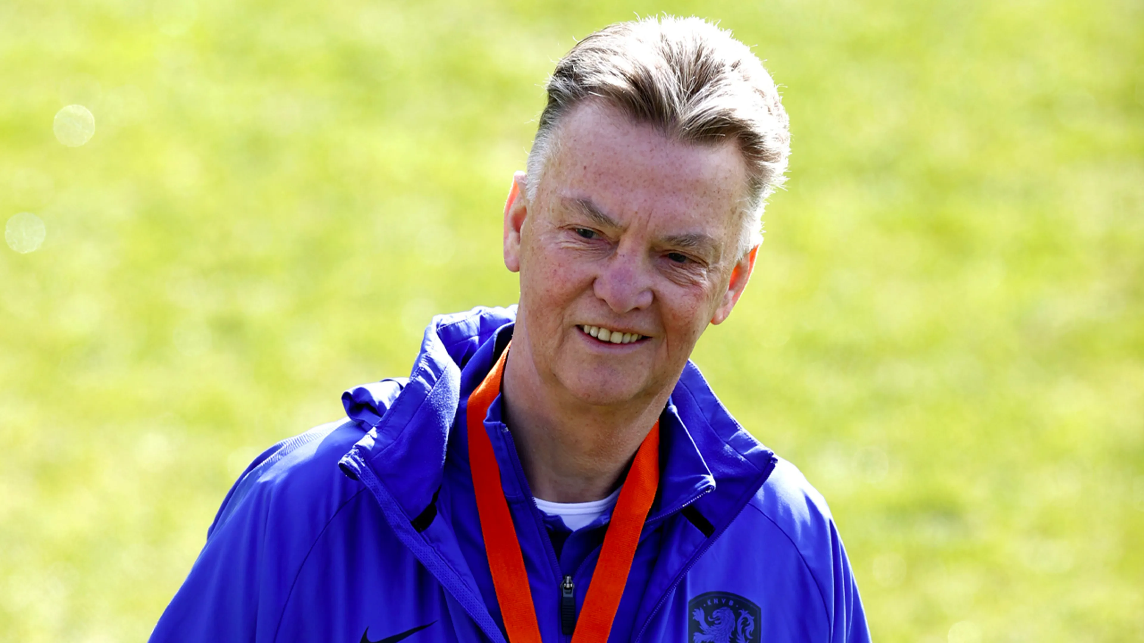 Van Gaal komt met hoopvolle update over herstel: 'Ik heb alle behandelingen achter de rug'