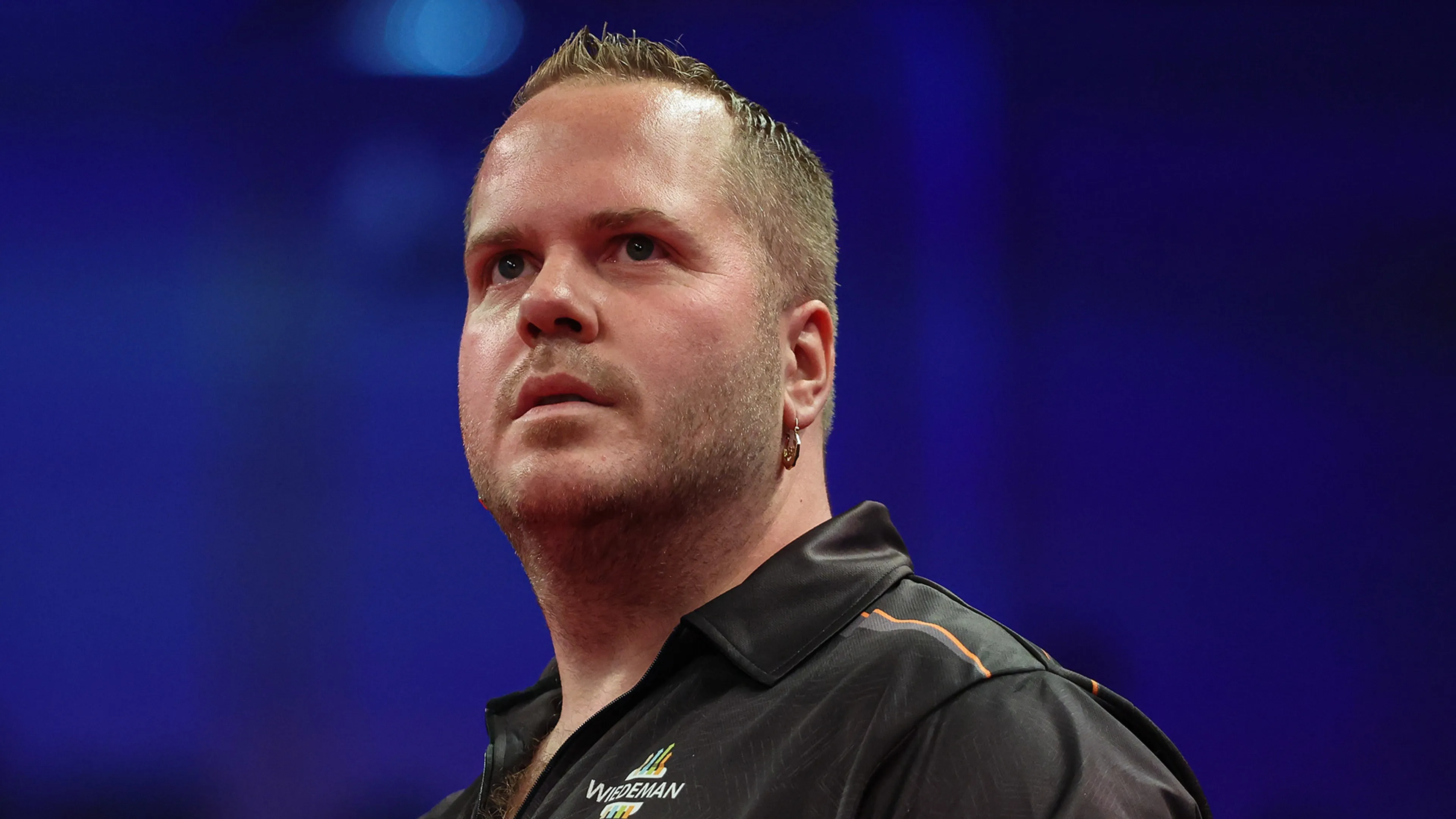 Dirk van Duijvenbode kansloos in halve finale World Matchplay tegen ontketende Luke Littler