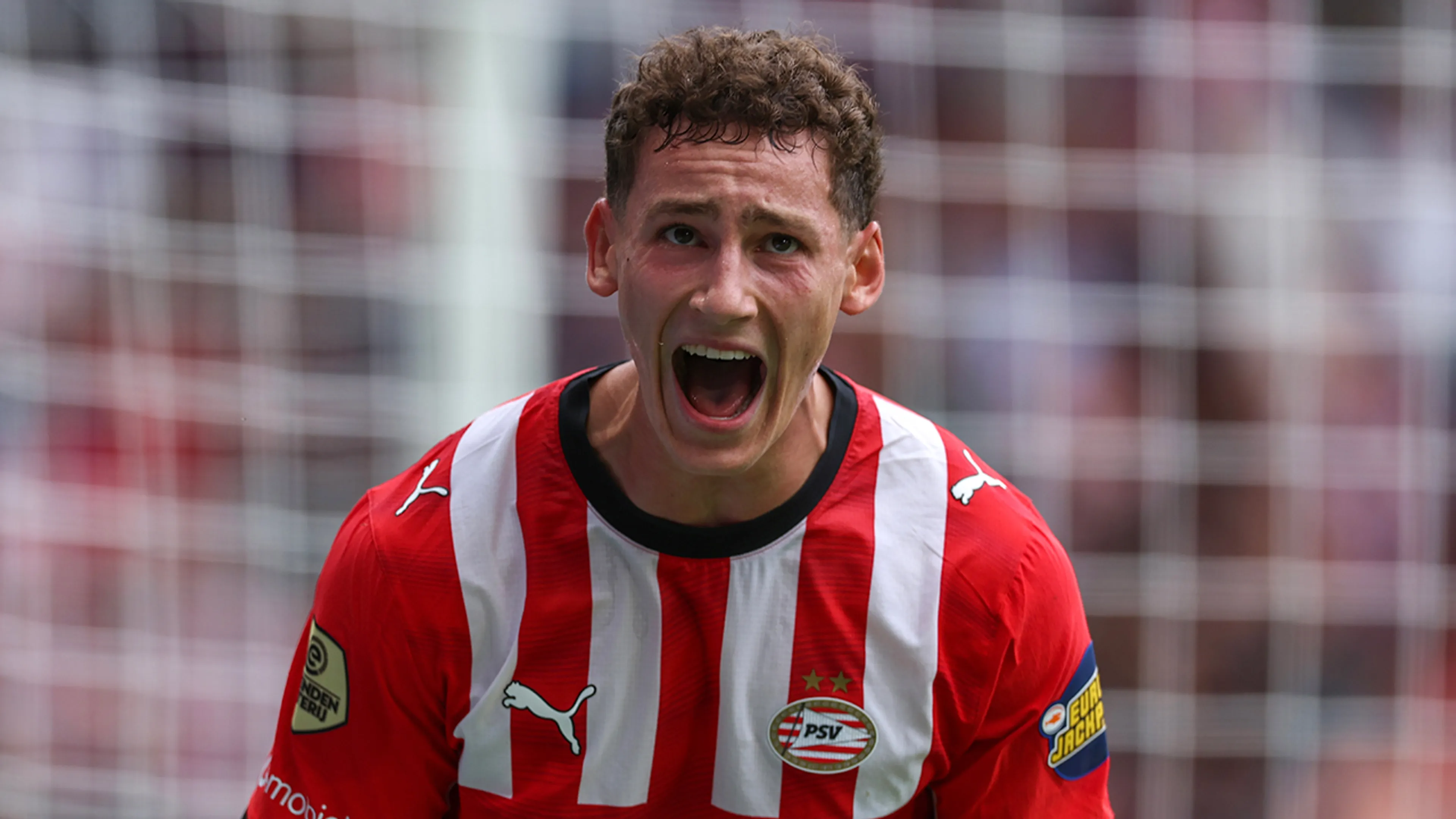 PSV onder aanvoering van uitblinker Ruben van Bommel overtuigend langs FC Groningen