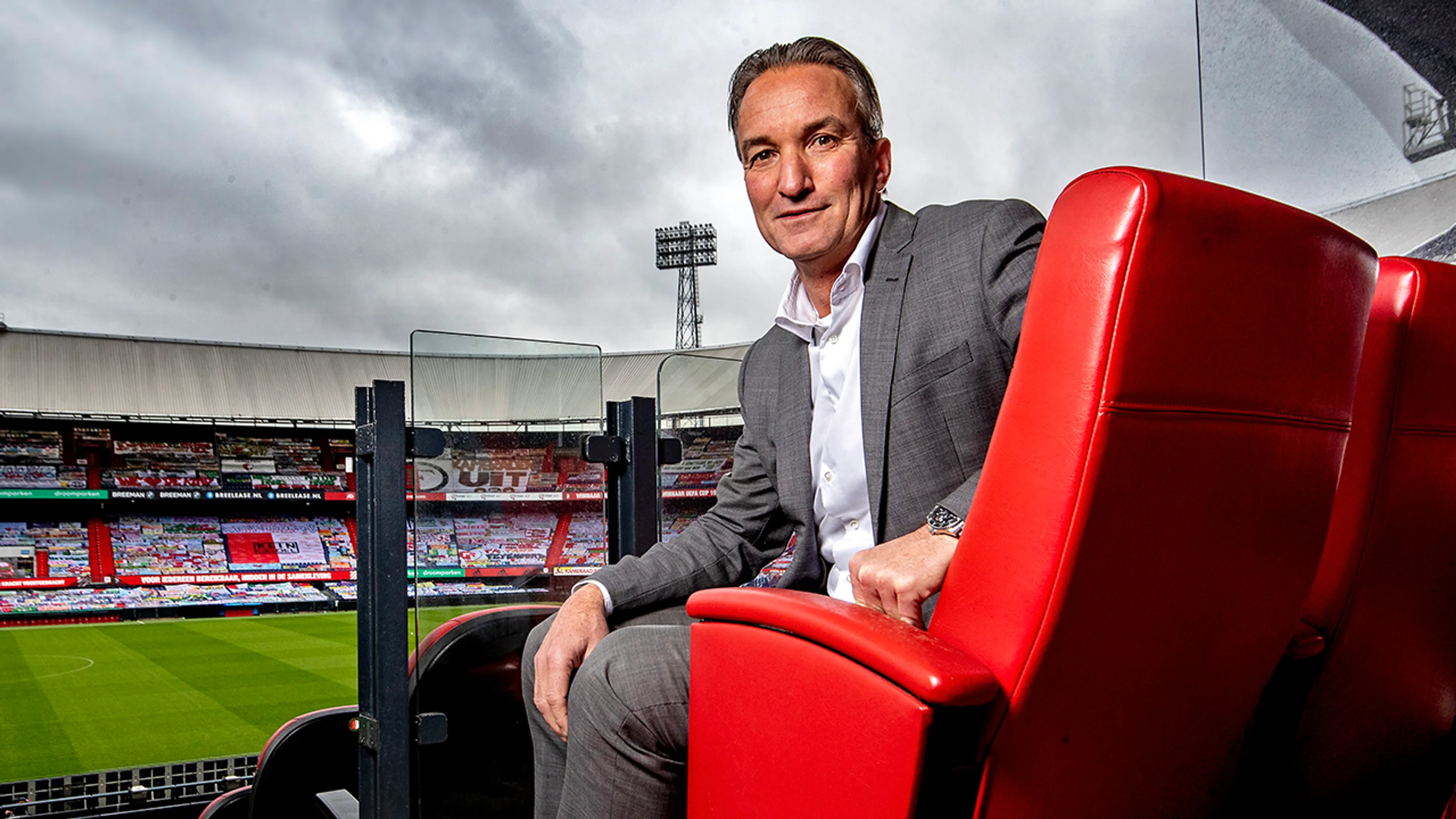 Ruiten van Feyenoord-directeur Mark Koevermans ingegooid