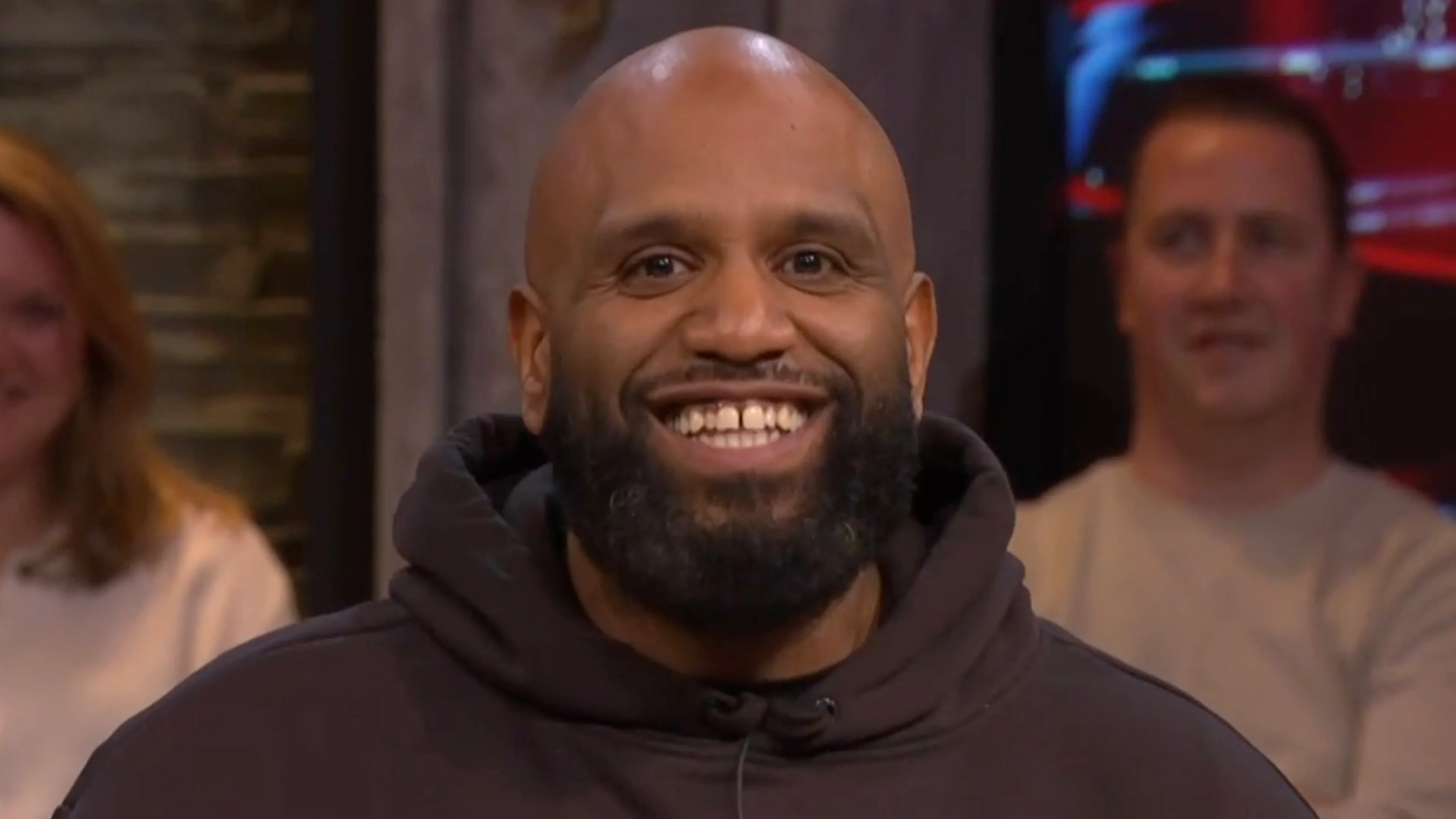 Willie Wartaal reageert op kritiek op zijn rol als The Voice-jurylid: 'Ik hoop dat je kijkt...'
