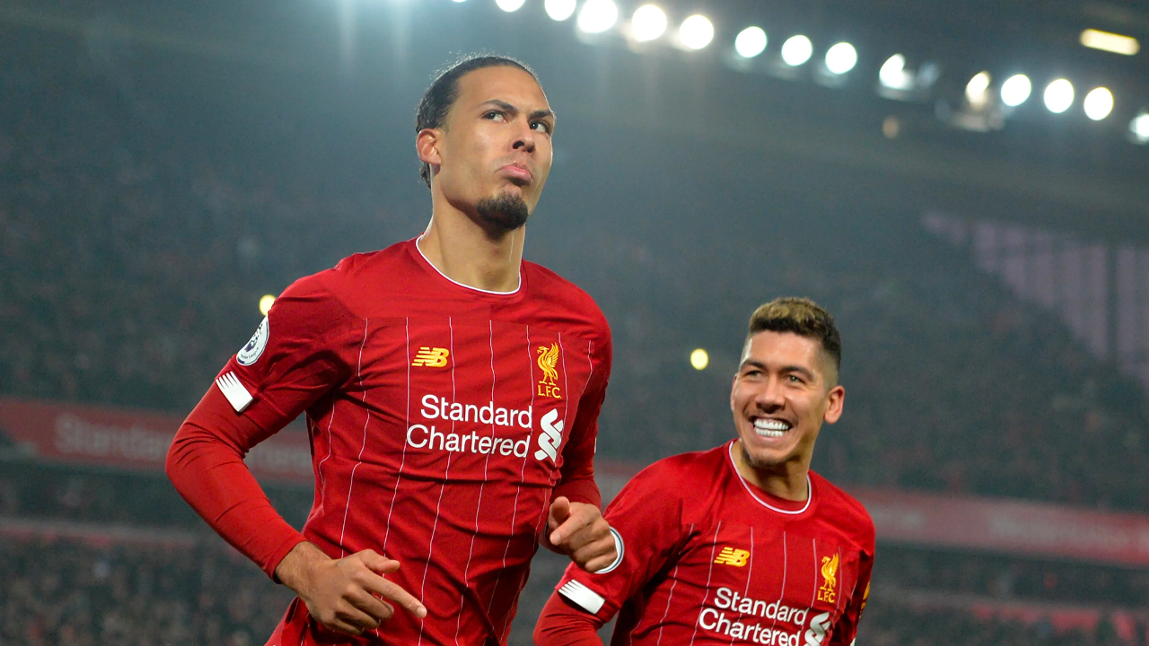 Van Dijk leidt Liverpool langs Manchester United