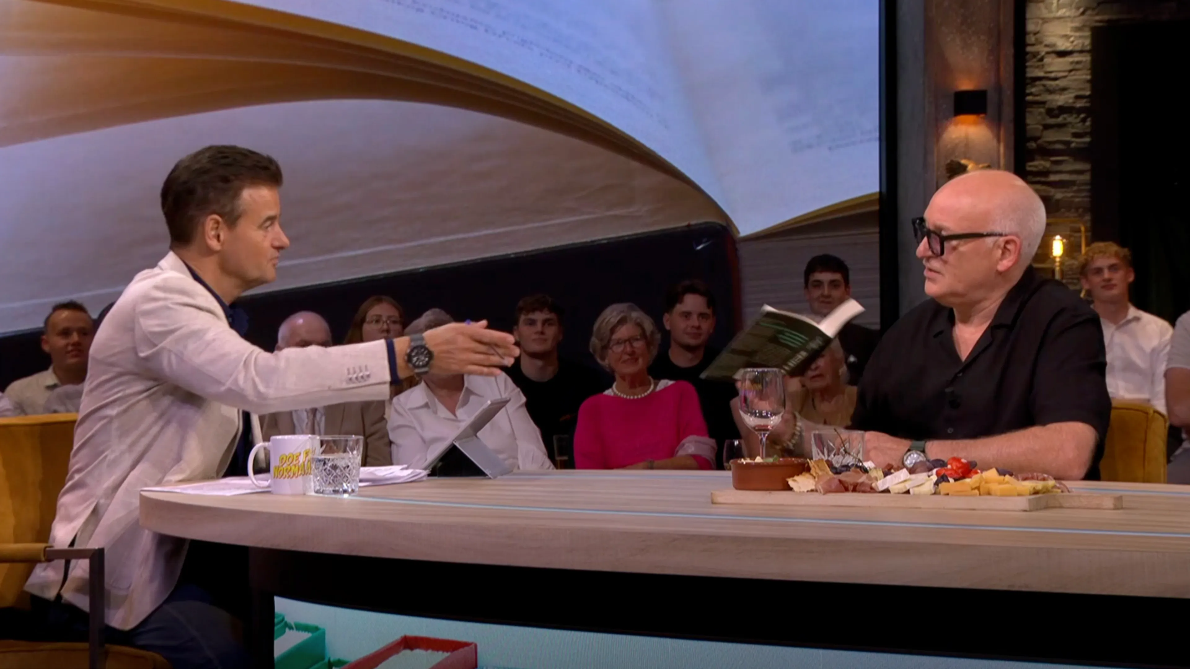 René van der Gijp tegen Wilfred Genee: 'Lees maar voor, dit is wat jij mensen aandoet'
