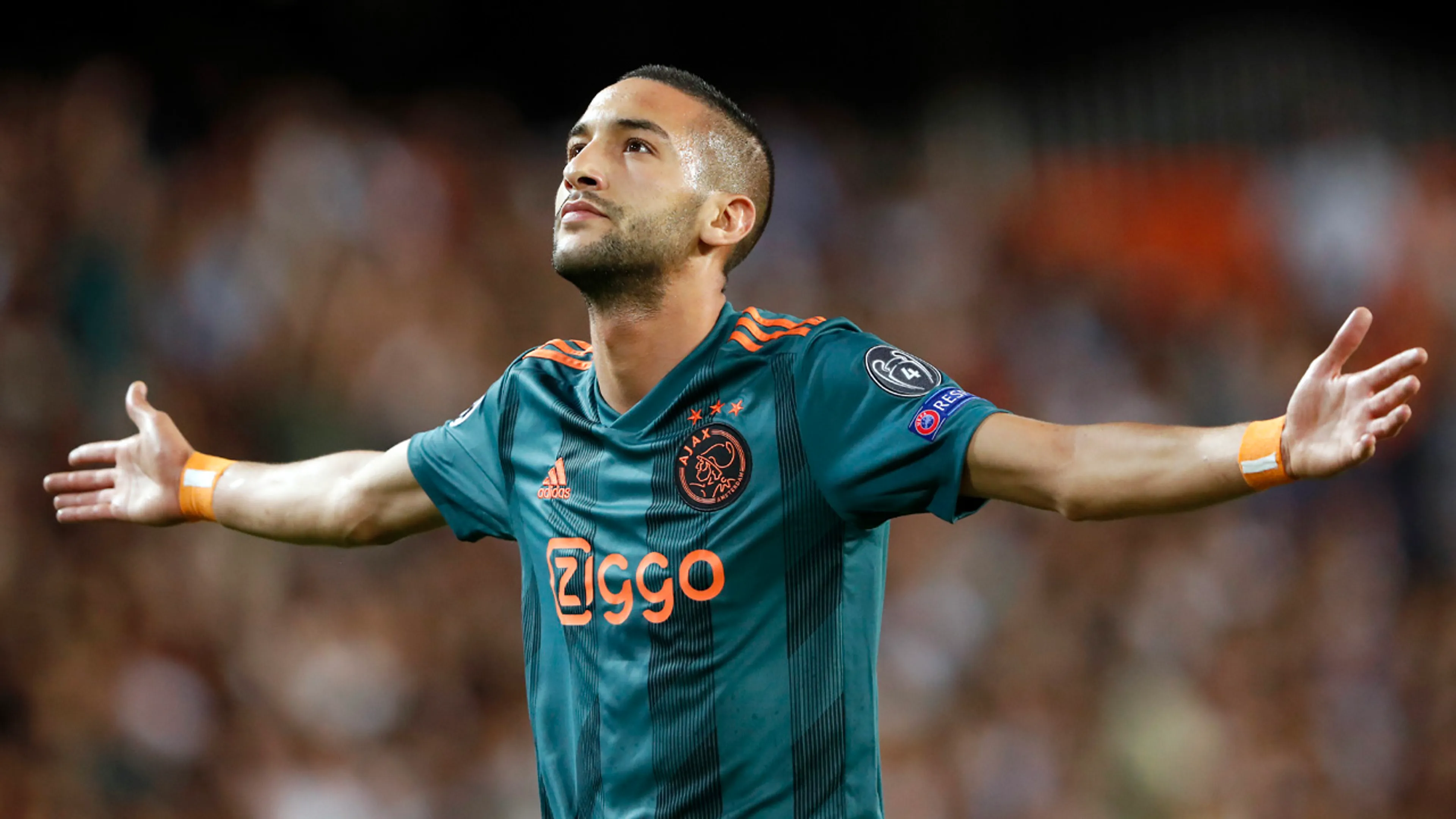 Doelpunt Ziyech tegen Valencia verkozen tot Ajax-goal van het seizoen