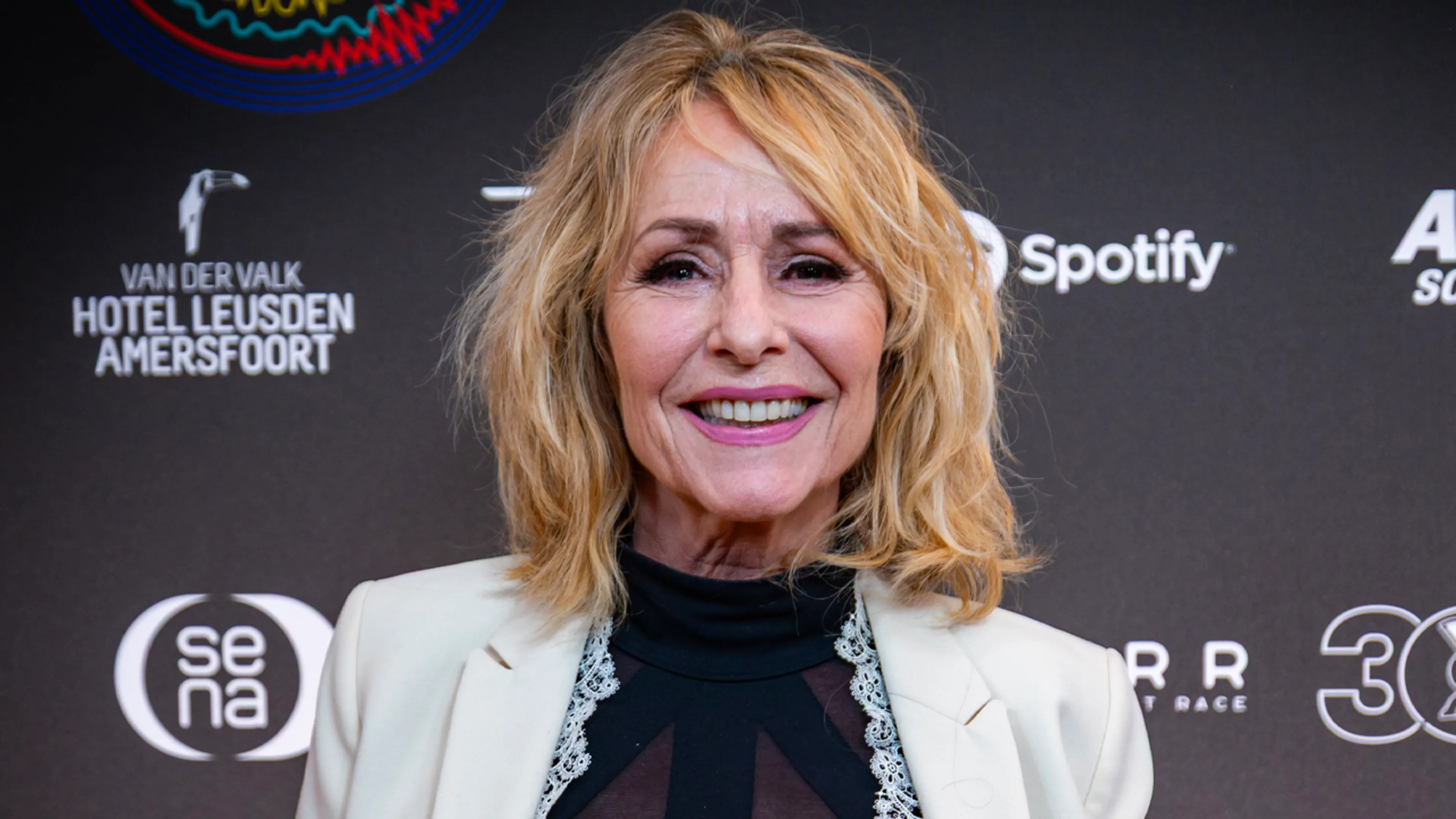 Angela Groothuizen over open relatie: 'Genieten van sensualiteit, maar hoeft geen pornoseks te zijn'