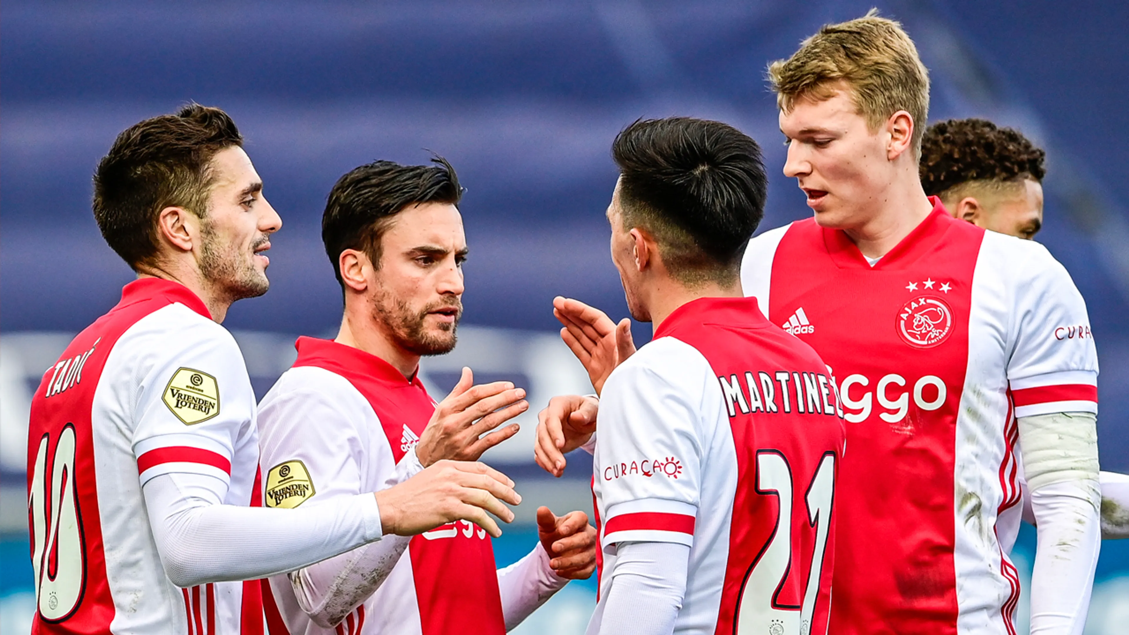 Ajax boekt simpele overwinning op PEC Zwolle