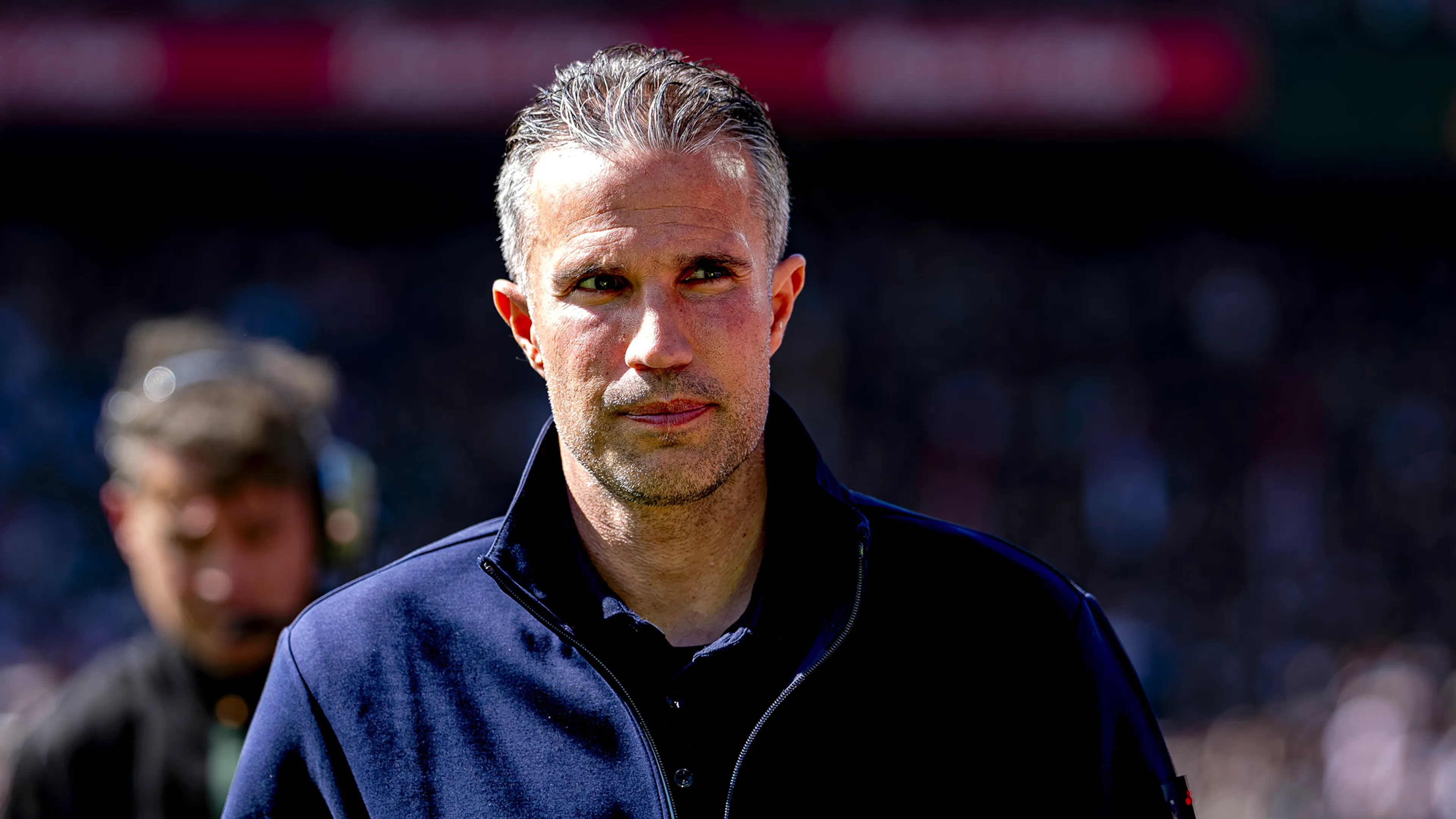 ‘Als er een nieuwe club geïnteresseerd is in Robin van Persie, dan moet Dick Advocaat mee…’