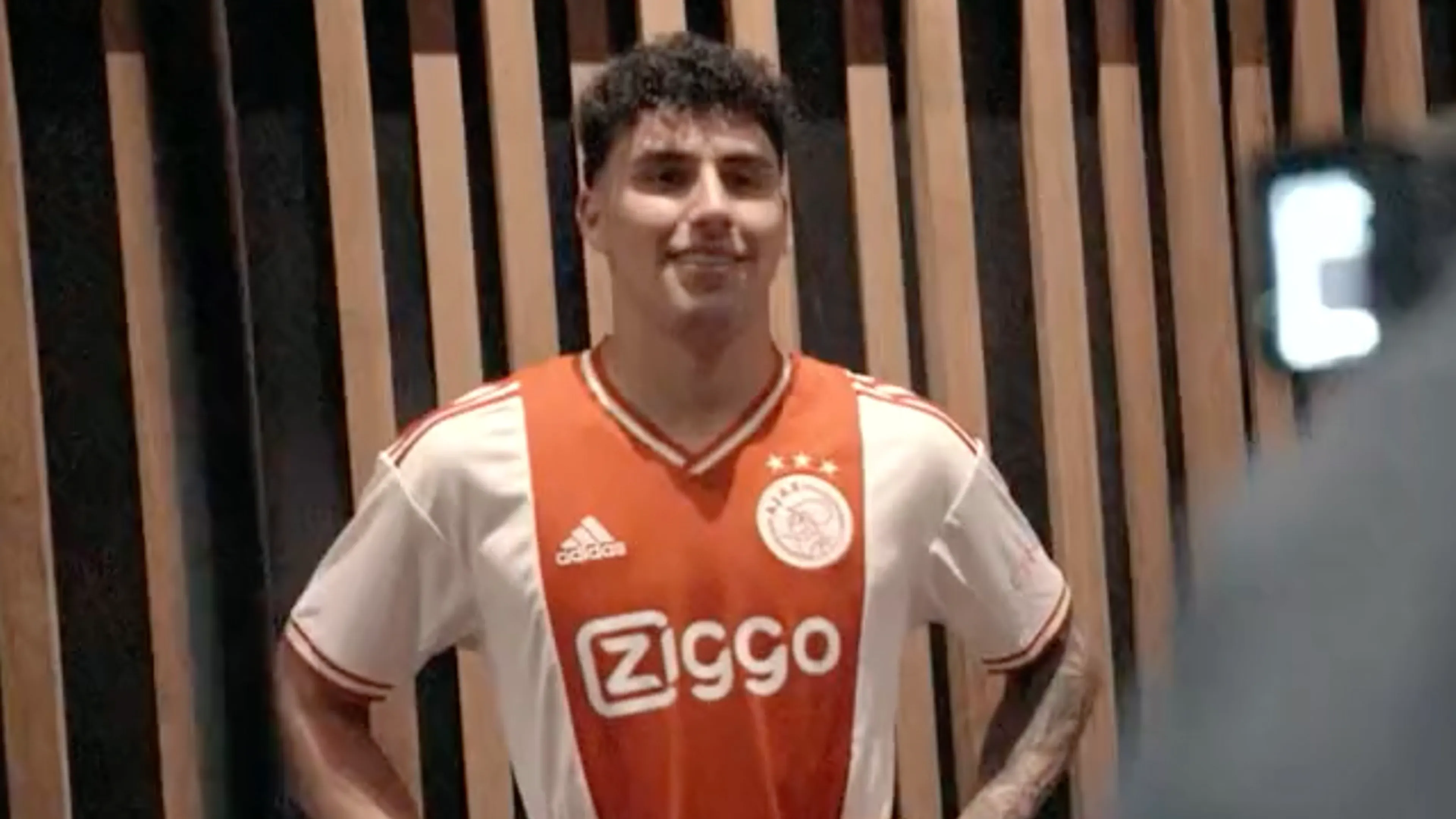 Officieel: Ajax bevestigt komst Mexicaanse rechtsback Jorge Sánchez