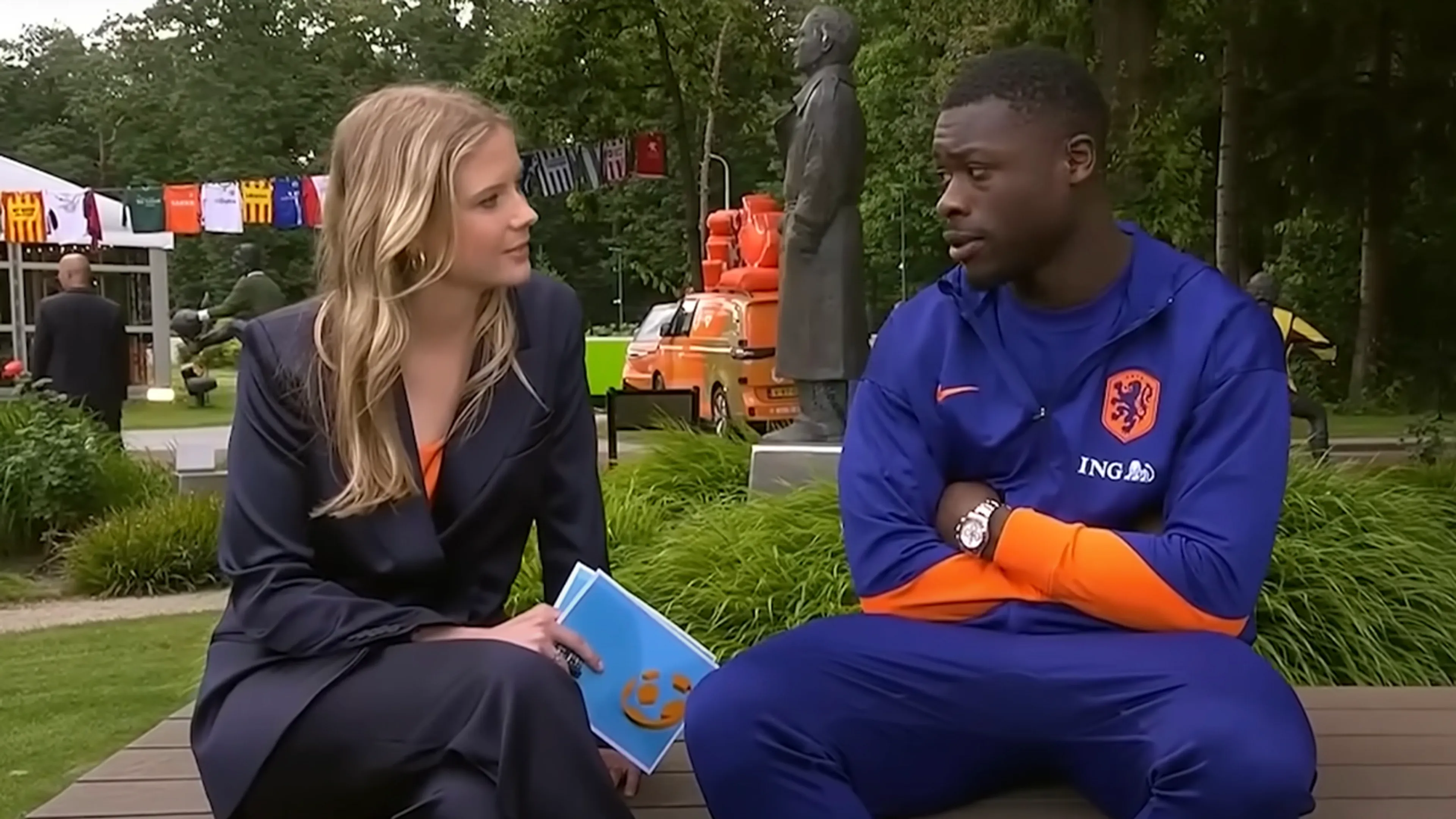 Brobbey: 'Ik moet het er nog even met Noa Vahle over hebben dat ze dat op tv vertelde'