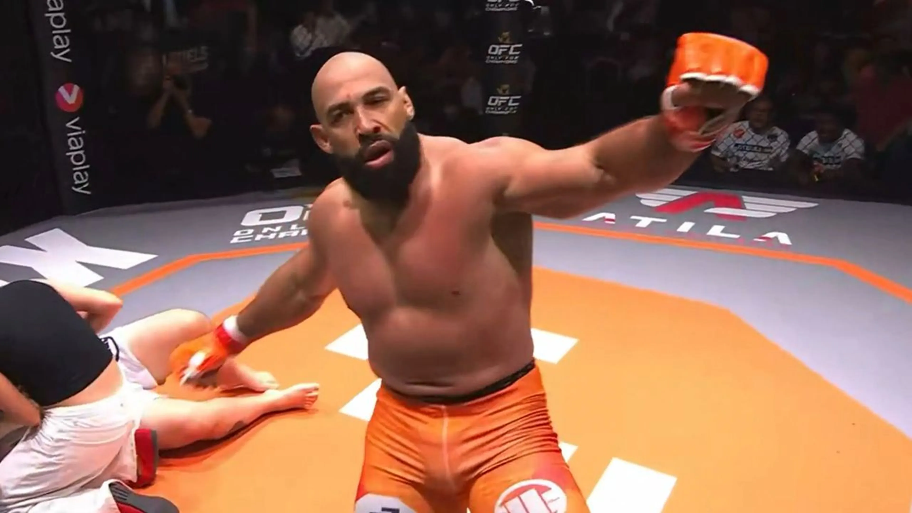 Video: Na Levi Rigters wint ook debutant Roy Meyer met knock-out binnen een minuut!