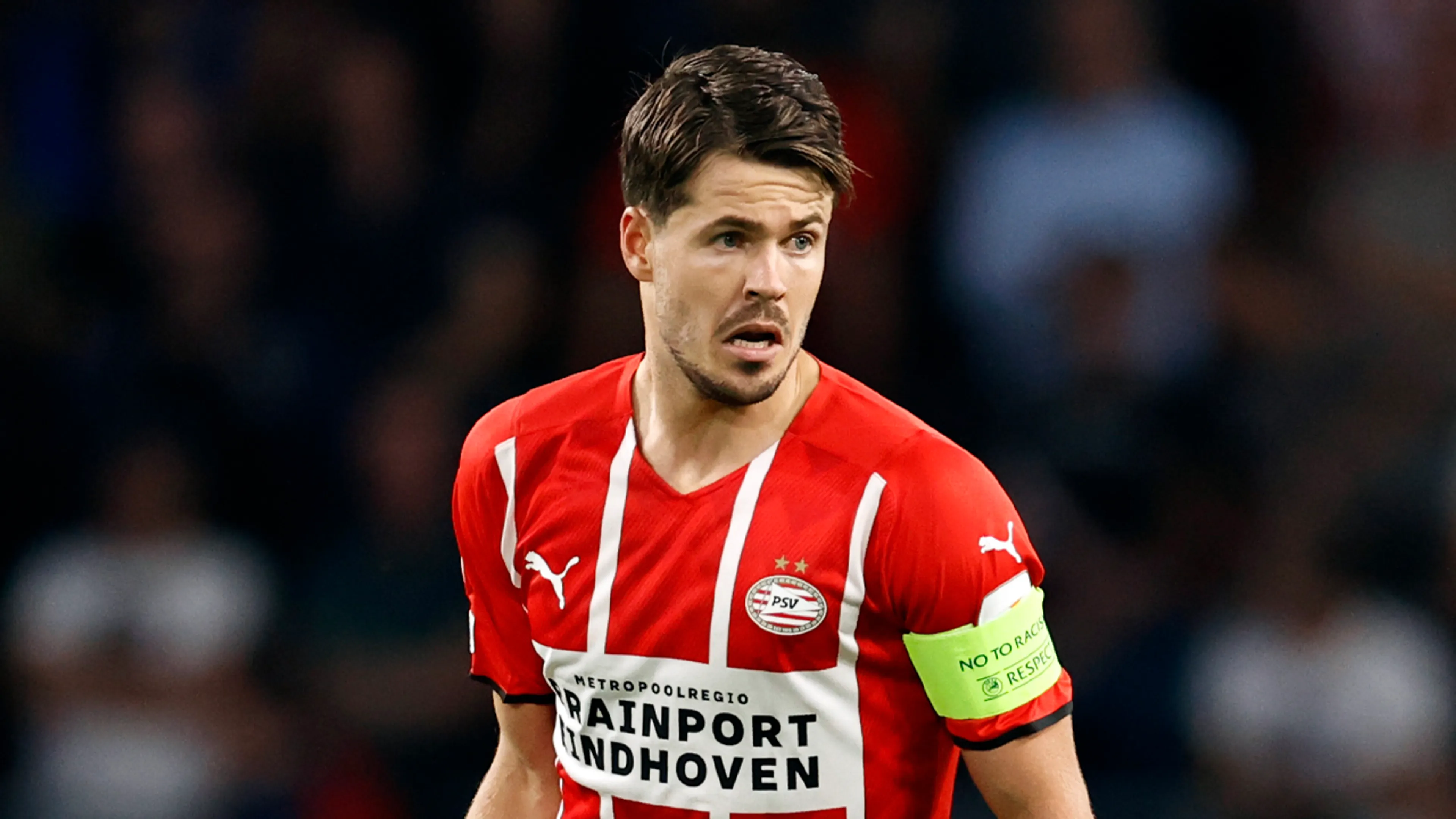 PSV-aanvoerder Van Ginkel niet blij met wissel en kritisch op tactiek