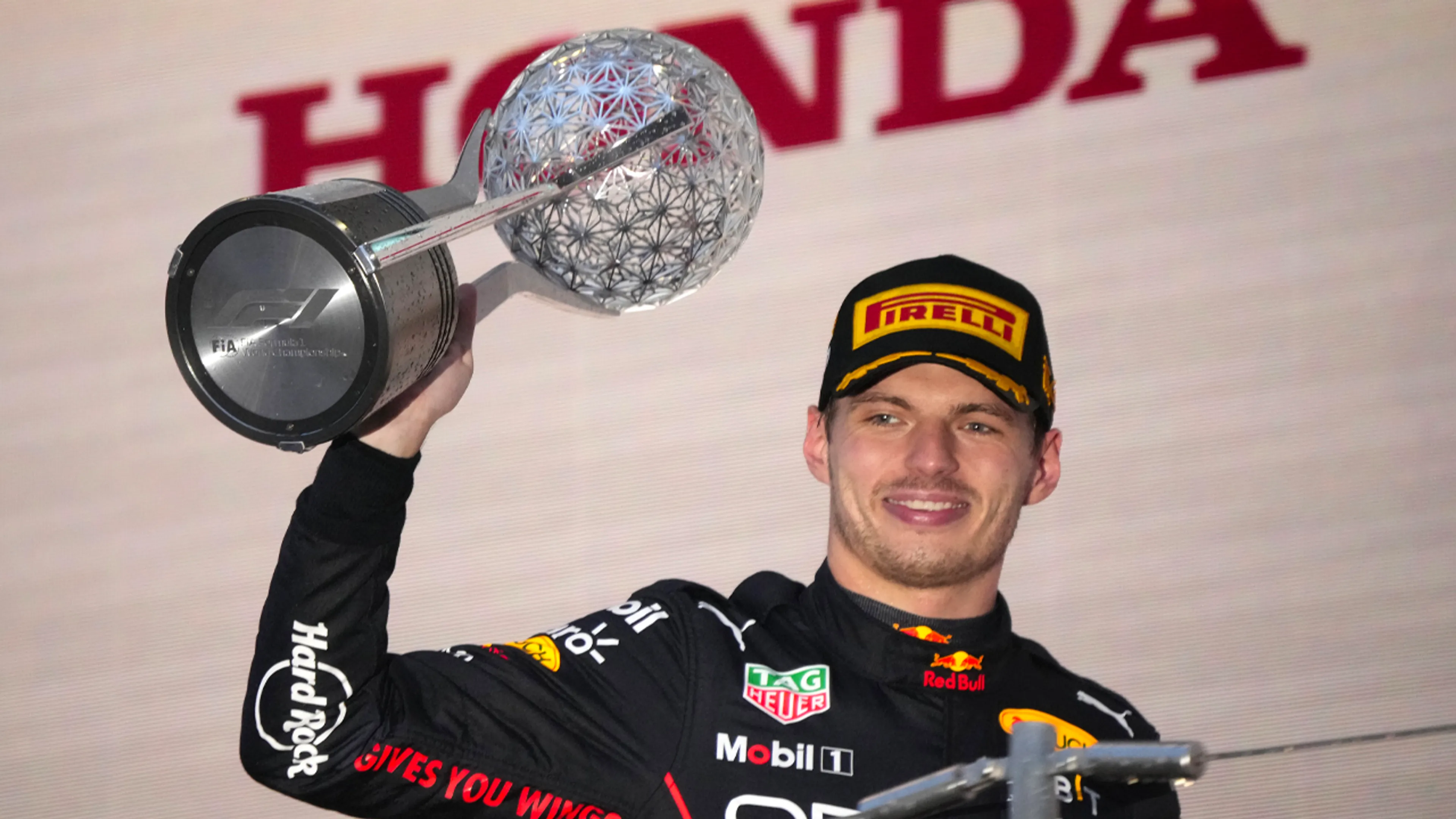 Verstappen voegt zich in rijtje illustere wereldkampioenen