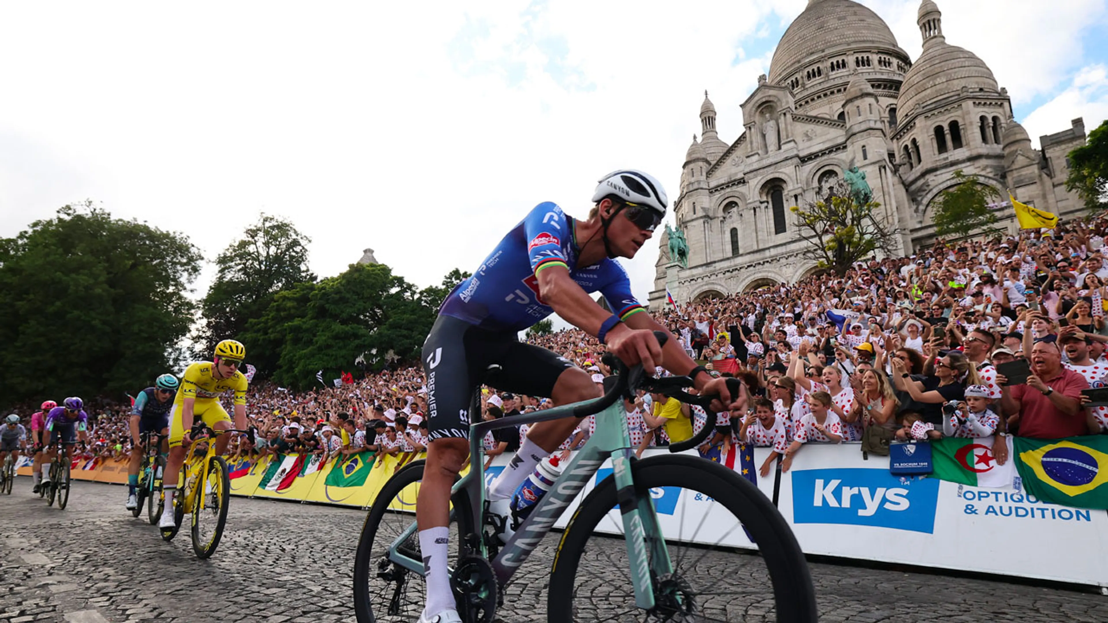 Mathieu van der Poel wint slotetappe Tour de France op Champs-Élysées