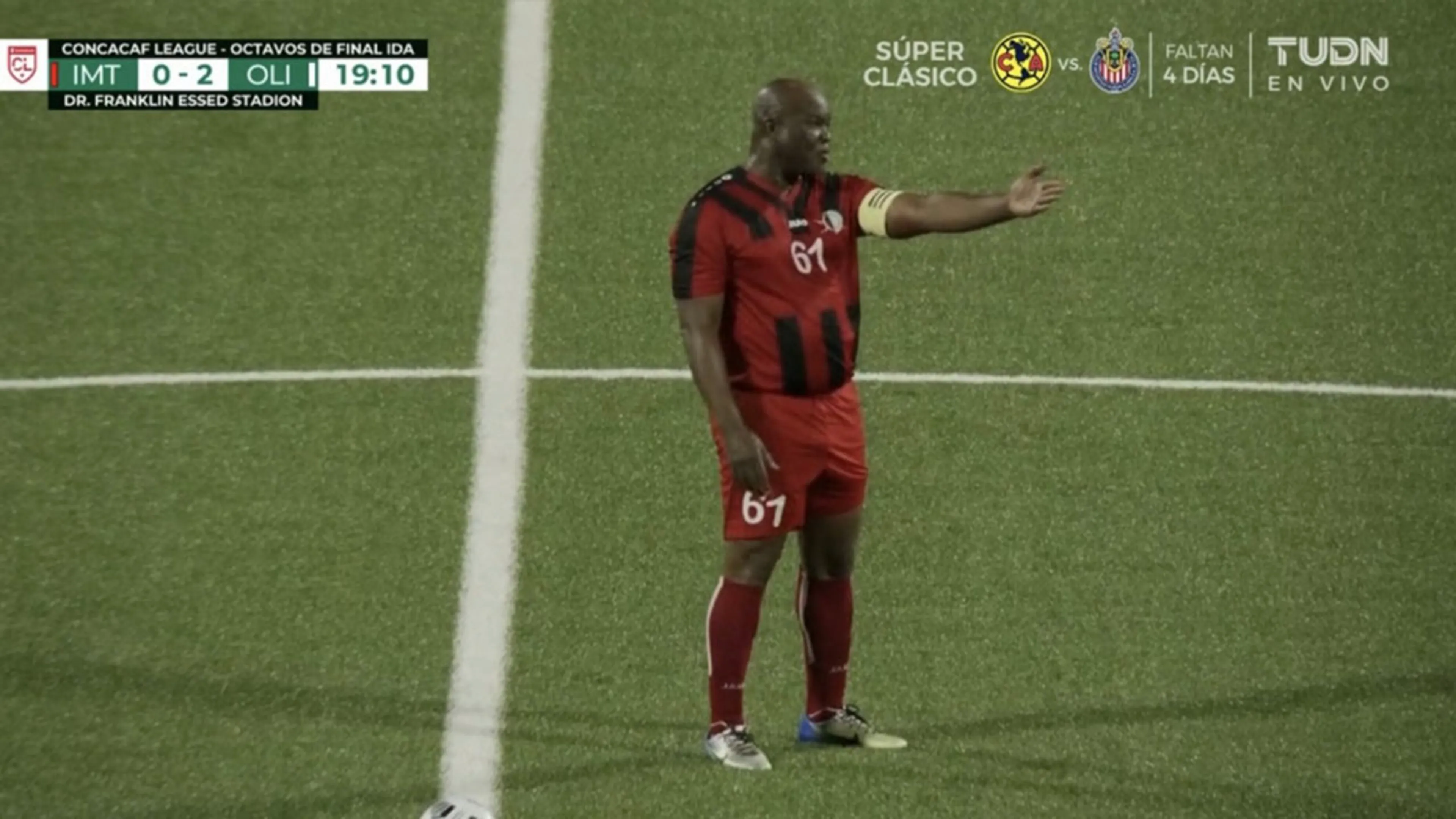 VIDEO: vicepresident Ronnie Brunswijk (60) van Suriname stelt zichzelf op 