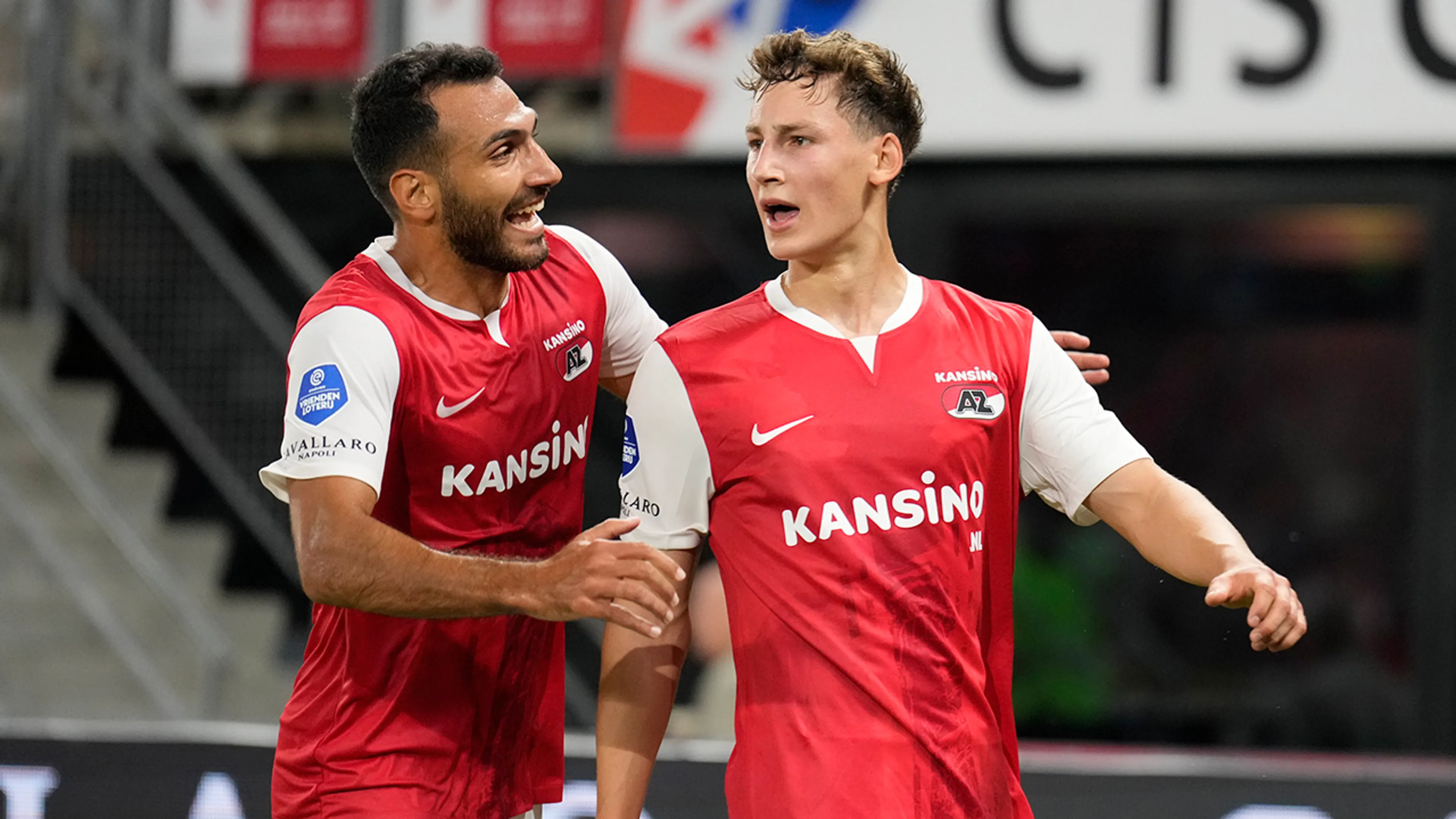AZ mede dankzij fraaie goal Van Bommel naar play-offs Conference League