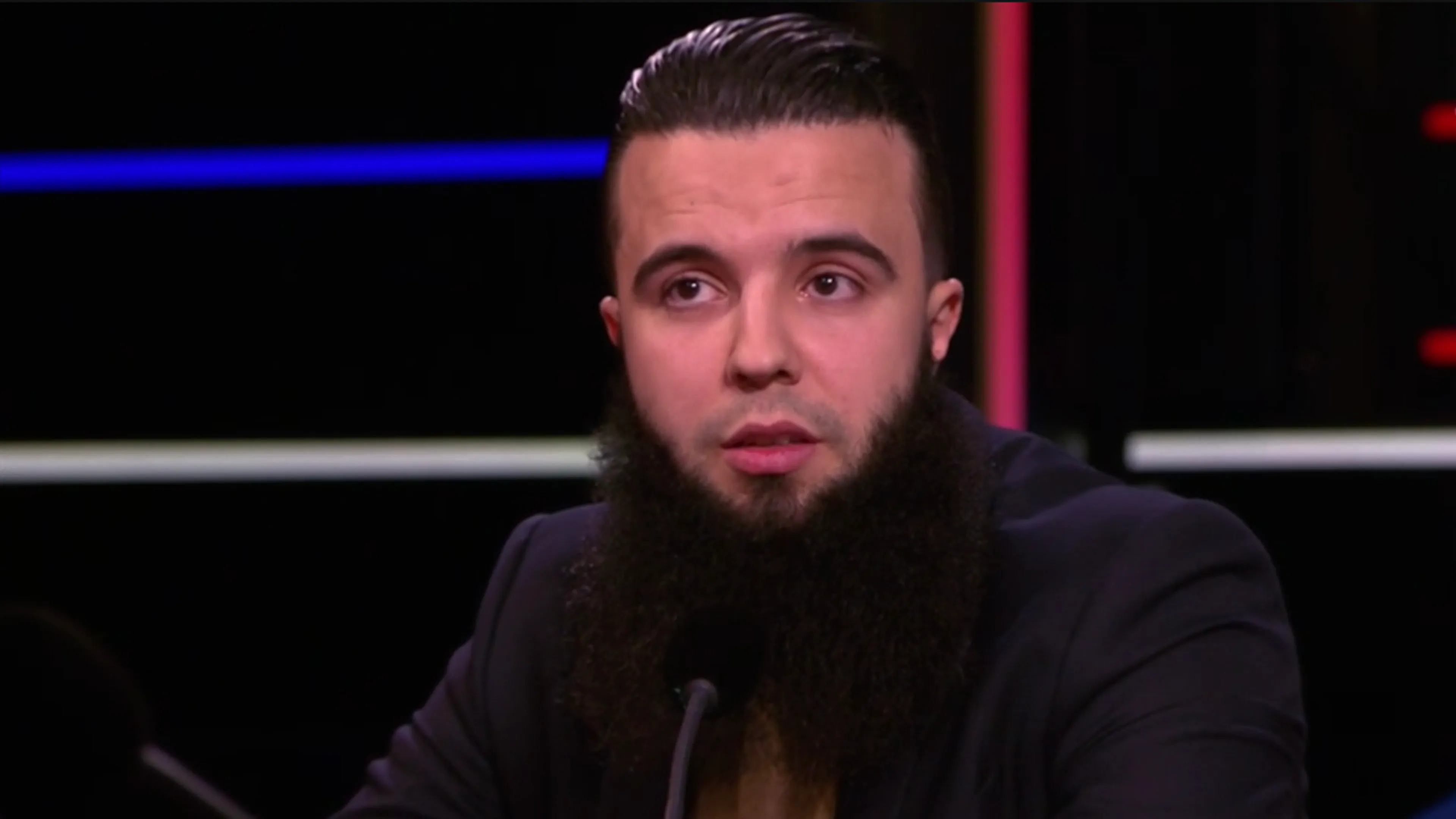 Broer Nouri: 'Het gaat beter, op goede dagen communiceert hij met z'n wenkbrauw'