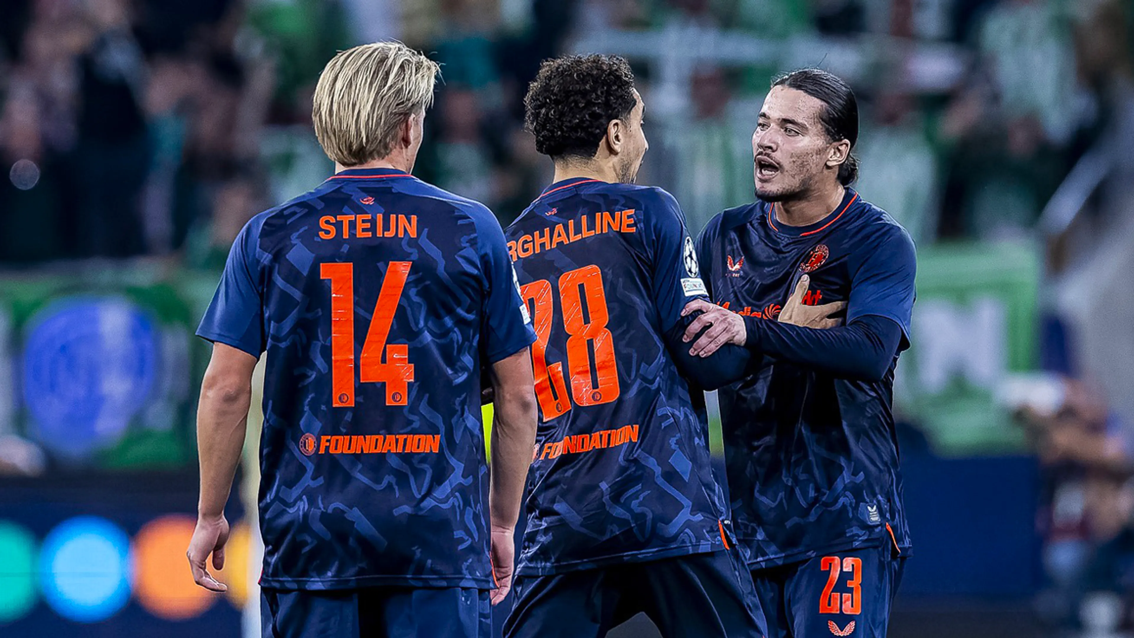 Ruzie tussen Sem Steijn en Anis Hadj Moussa na afloop van Real Betis-Feyenoord