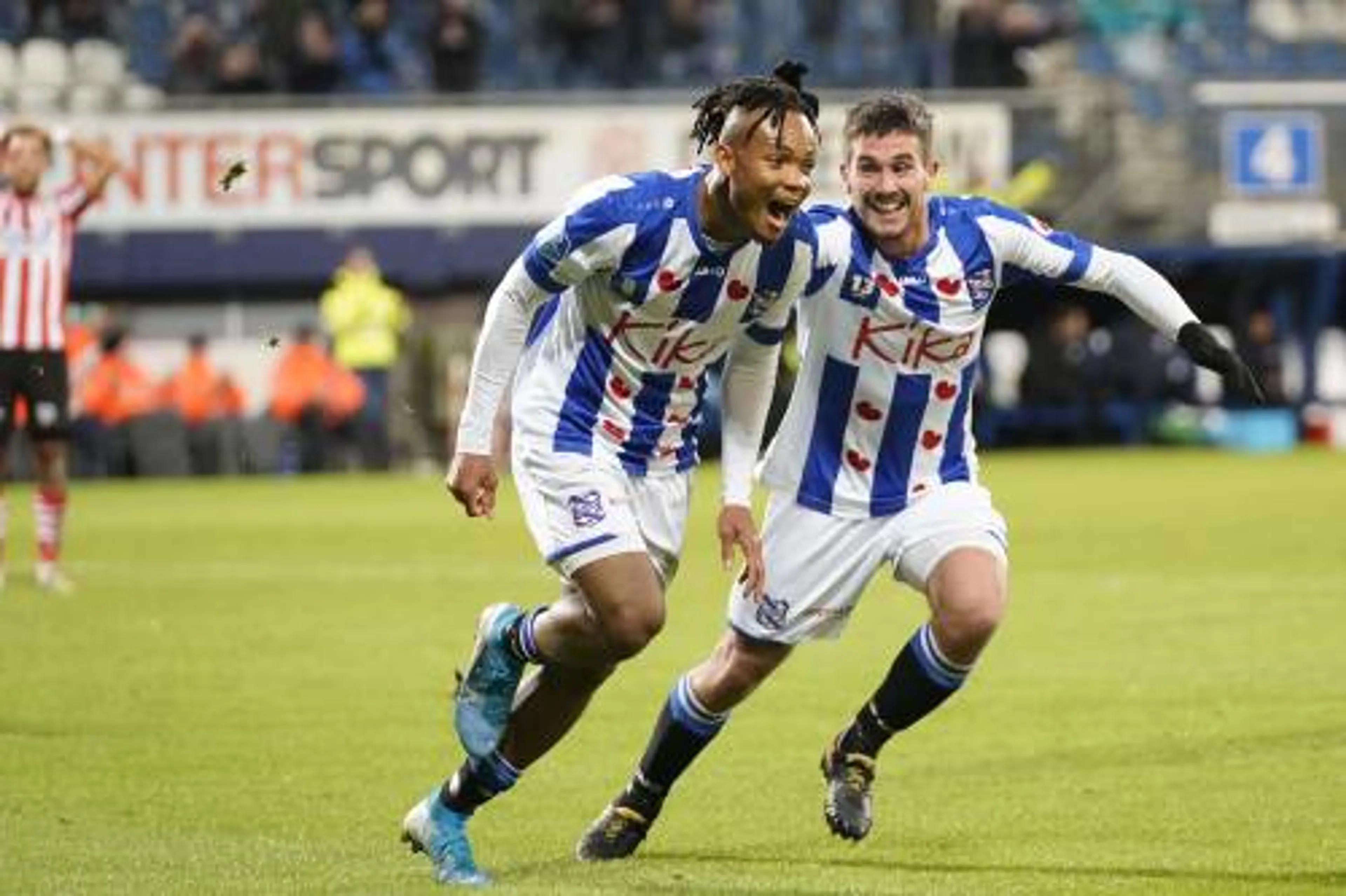 Ejuke laat Heerenveen weer van Sparta winnen