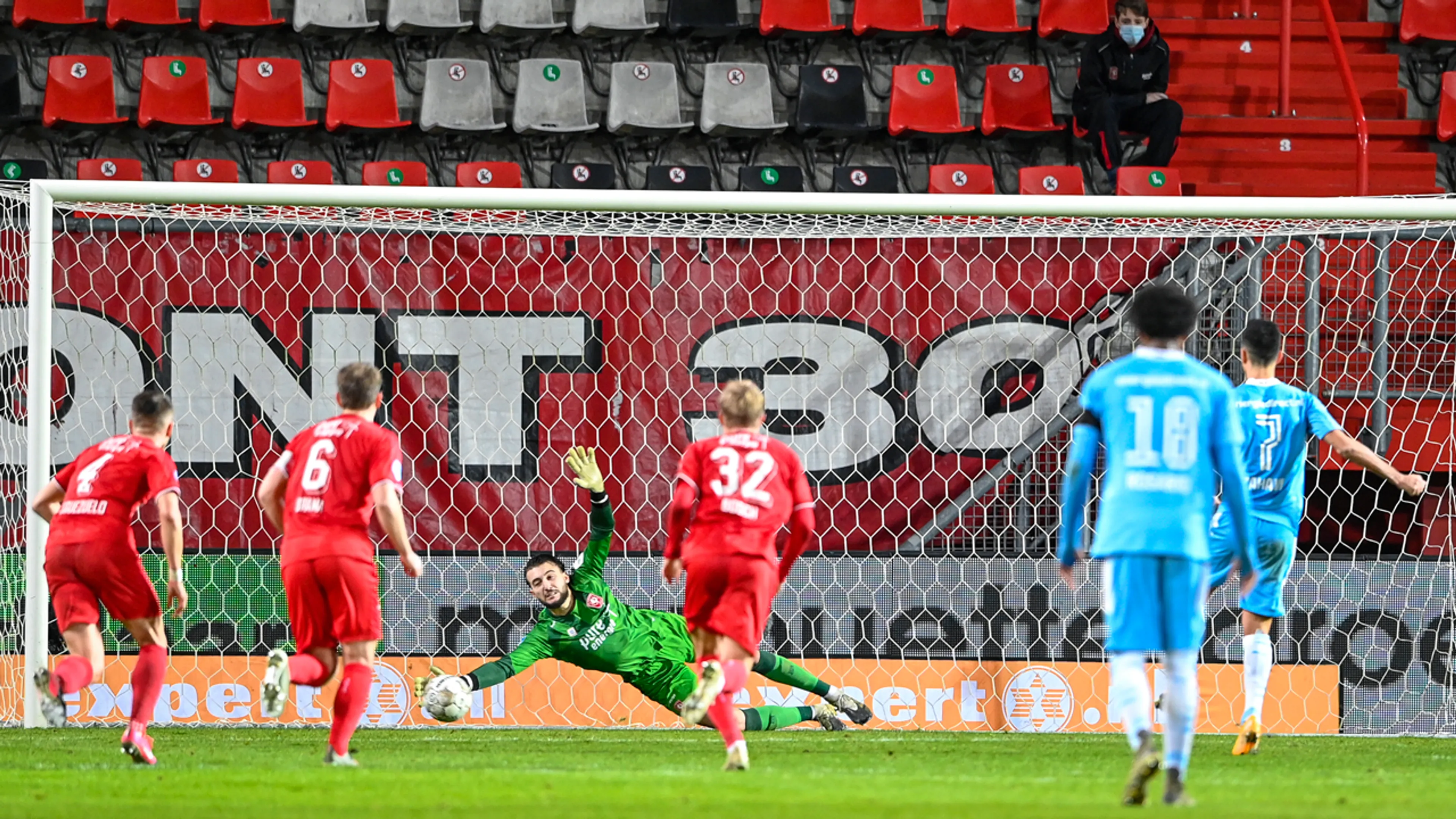 Felle kritiek op gegeven strafschop voor PSV: 'Wat een lachertje!'